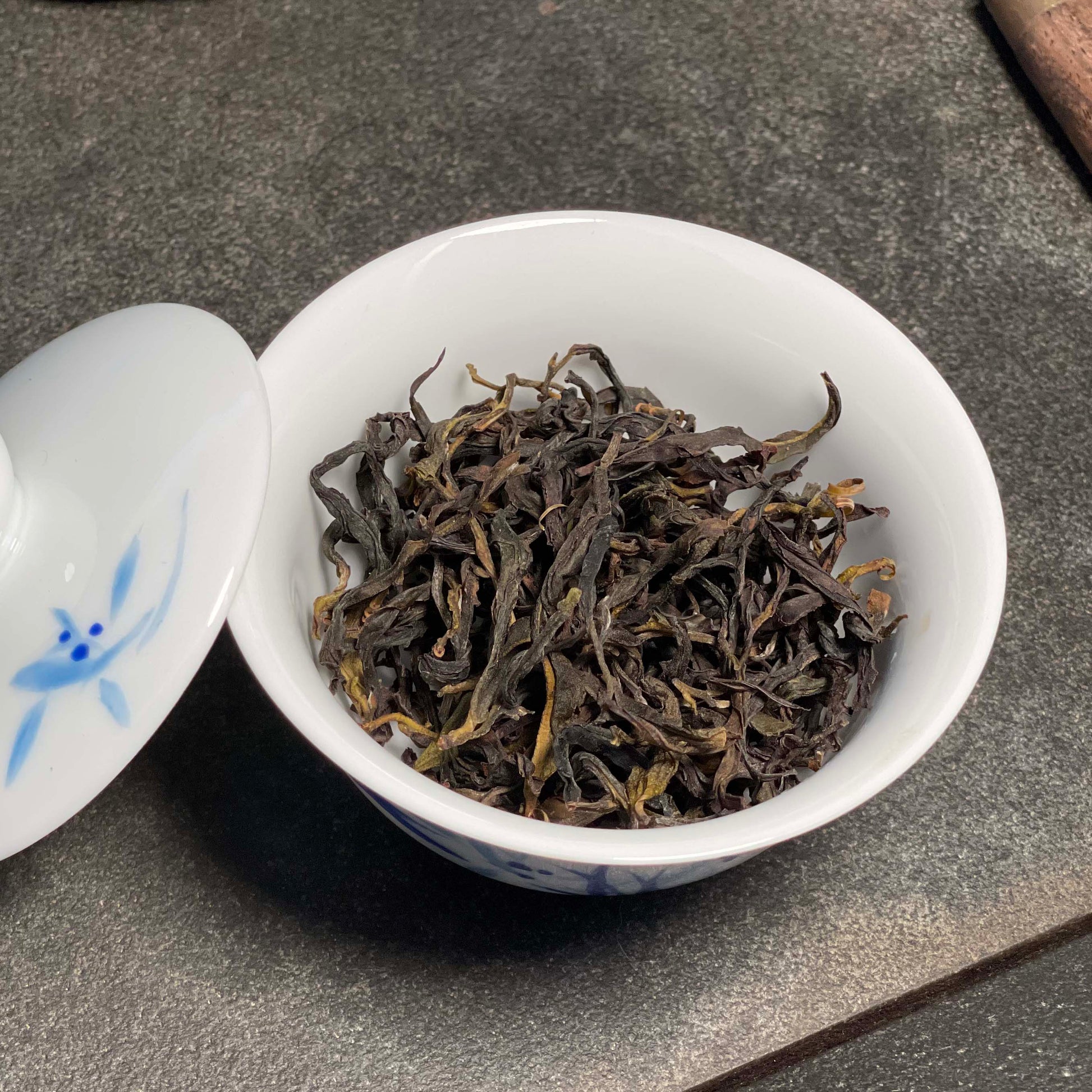 This is Chinese oolong phoenix dancong almond scent Xingrenxiang