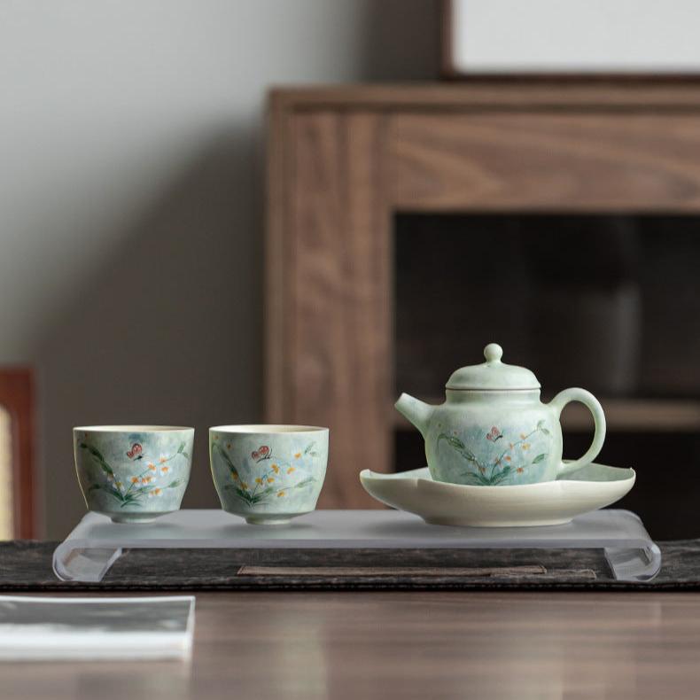 this is a ceramic teapot