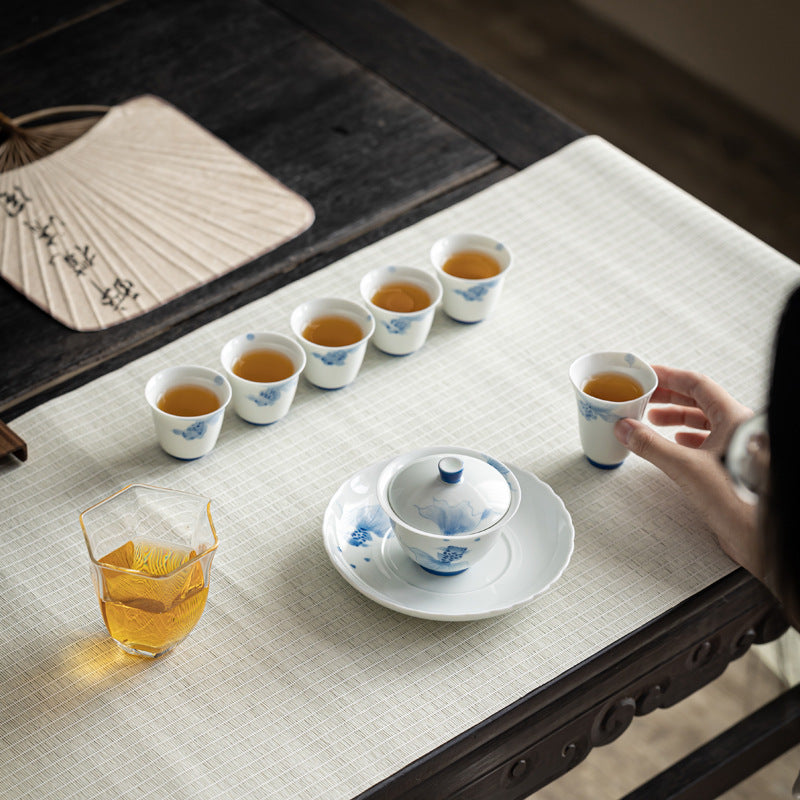 This is a ceramic teapot.this is a ceramic gaiwan