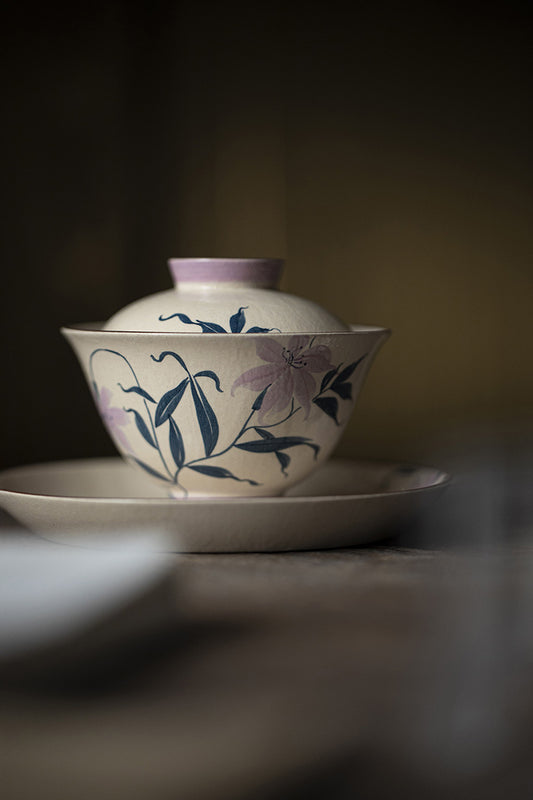 This is a cosmetic clay gaiwan teapot