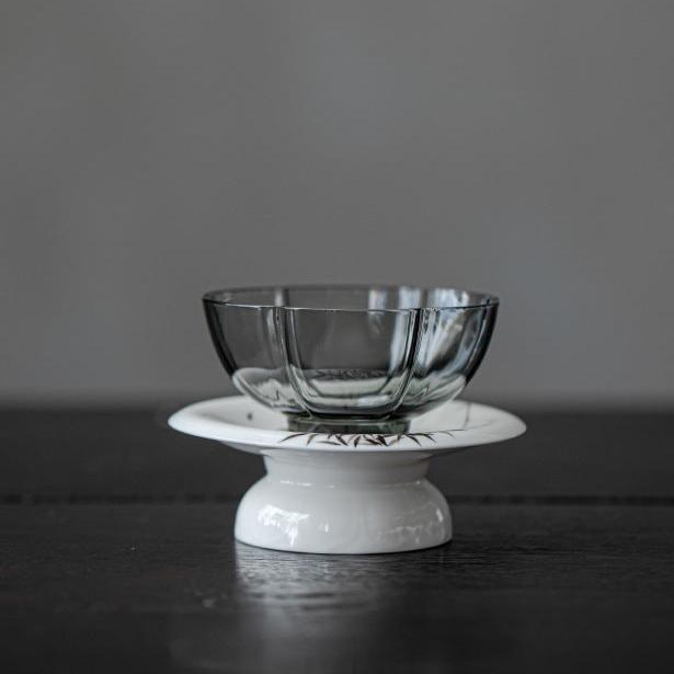 this is a white porcelain teacup set.this is a ceramic teacup