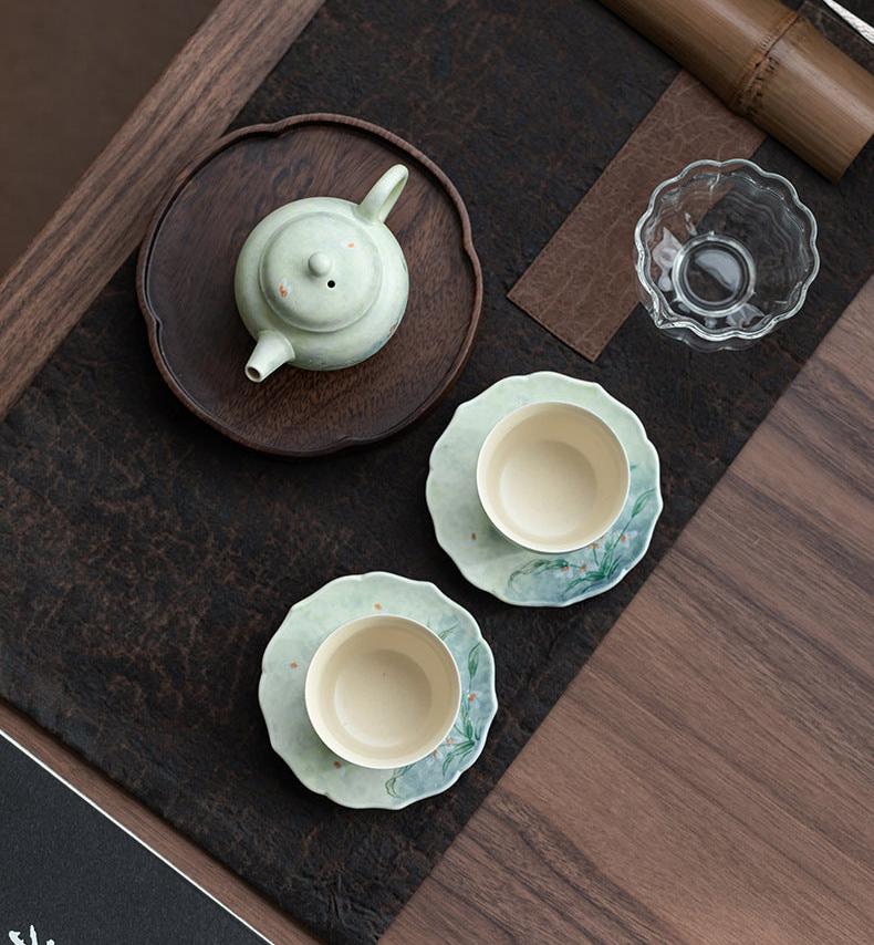this is a ceramic teapot