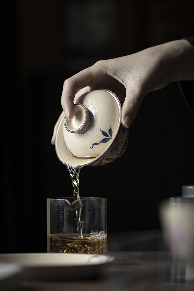 This is a cosmetic clay gaiwan teapot