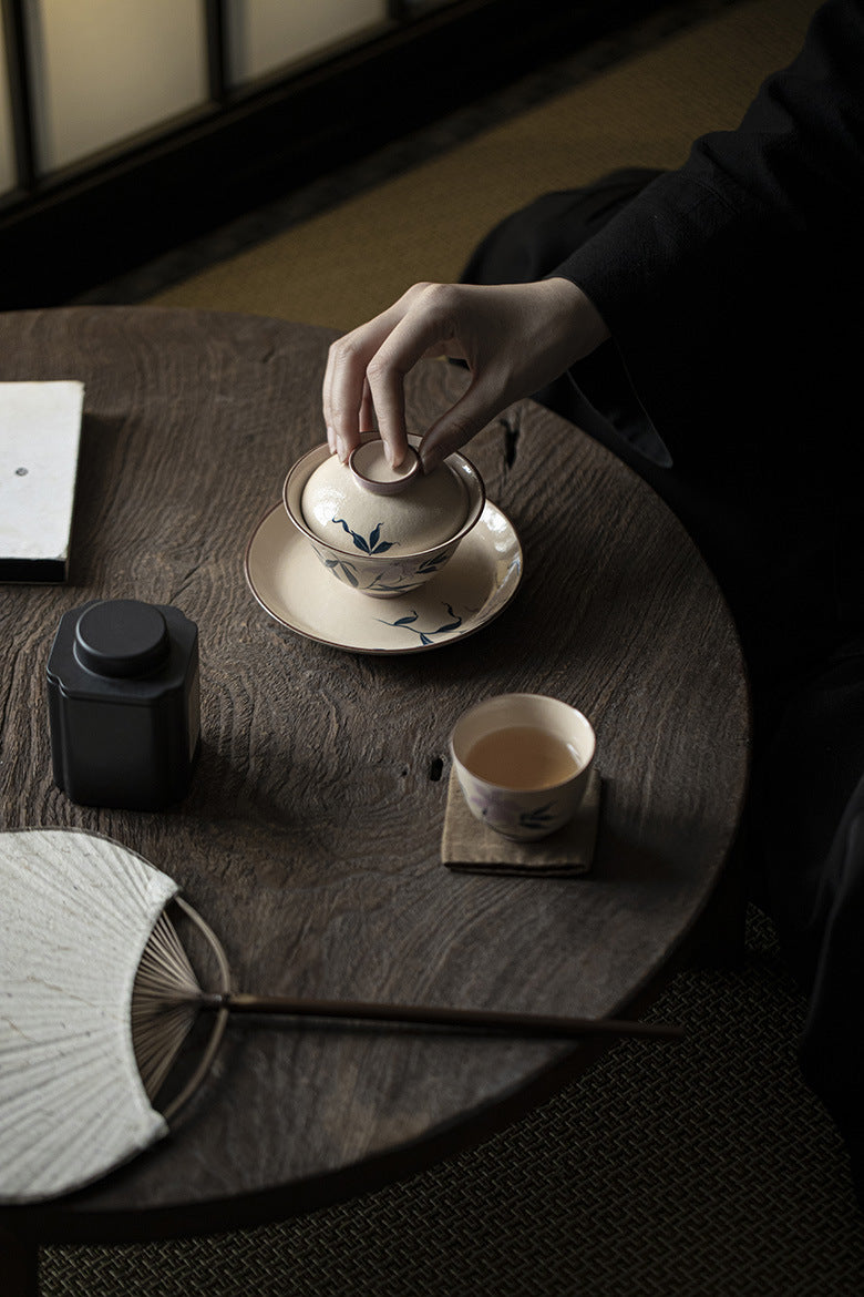 This is a cosmetic clay gaiwan teapot