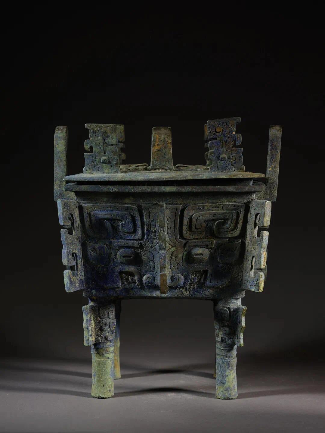 This is a gilded silver teapot. This is a ceramic teapot