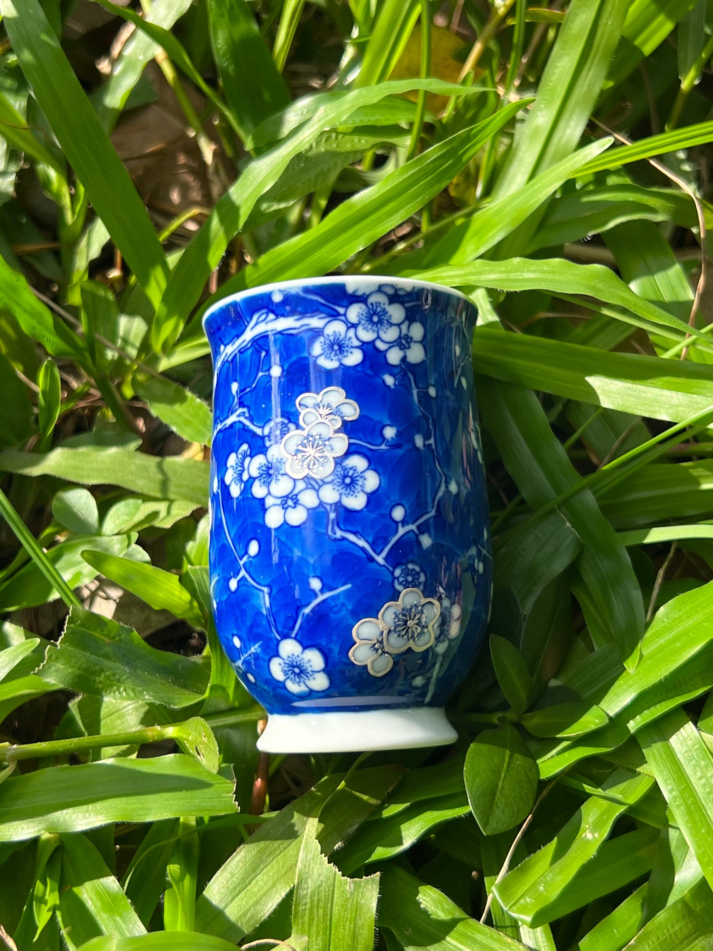 this is Chinese blue and white porcelain teacup