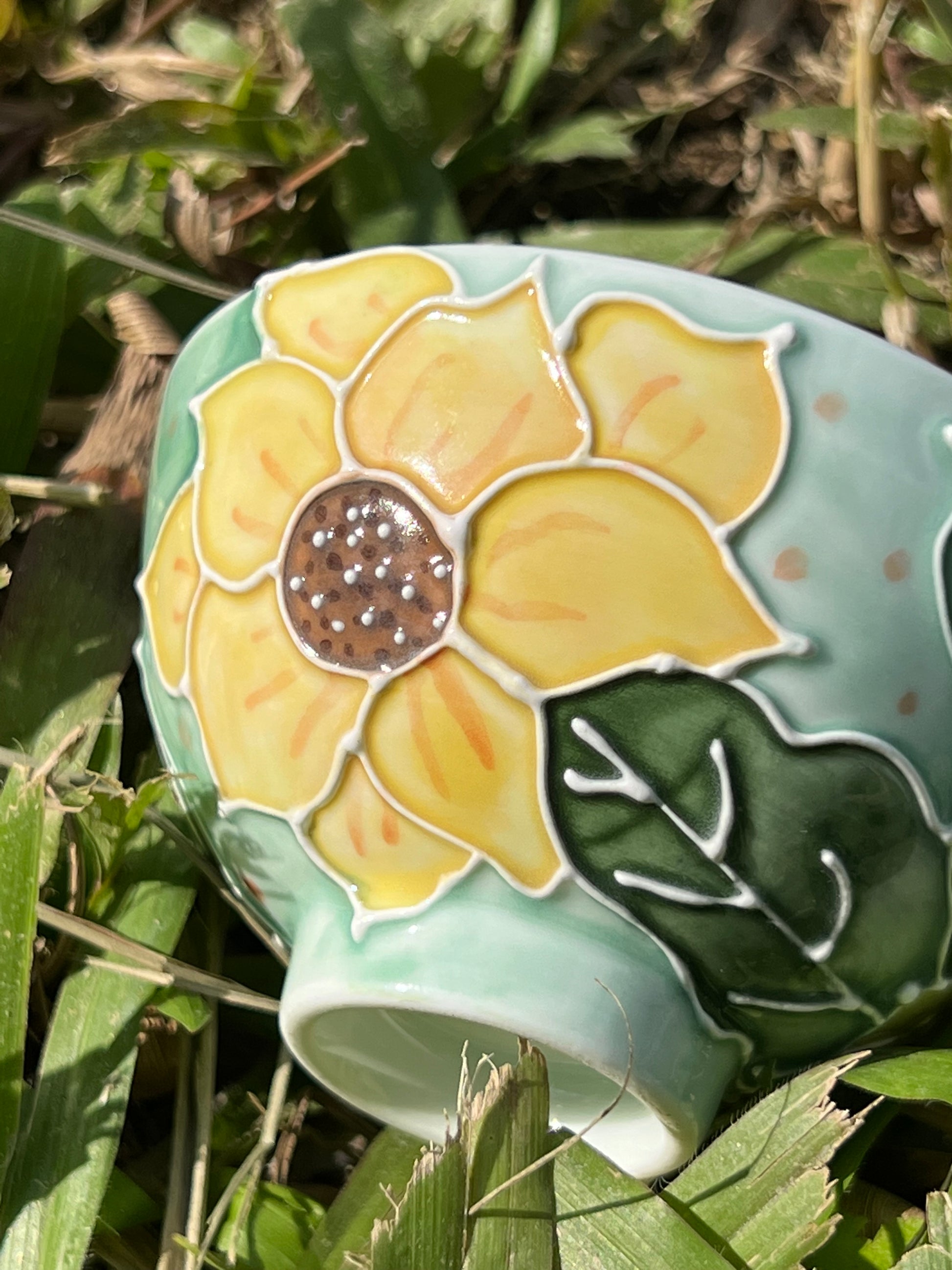 This is Chinese Arita ware teacup. this is a ceramic teacup