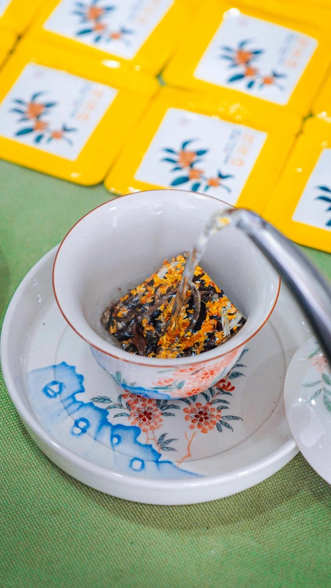 this is Chinese floral tea osmanthus white tea