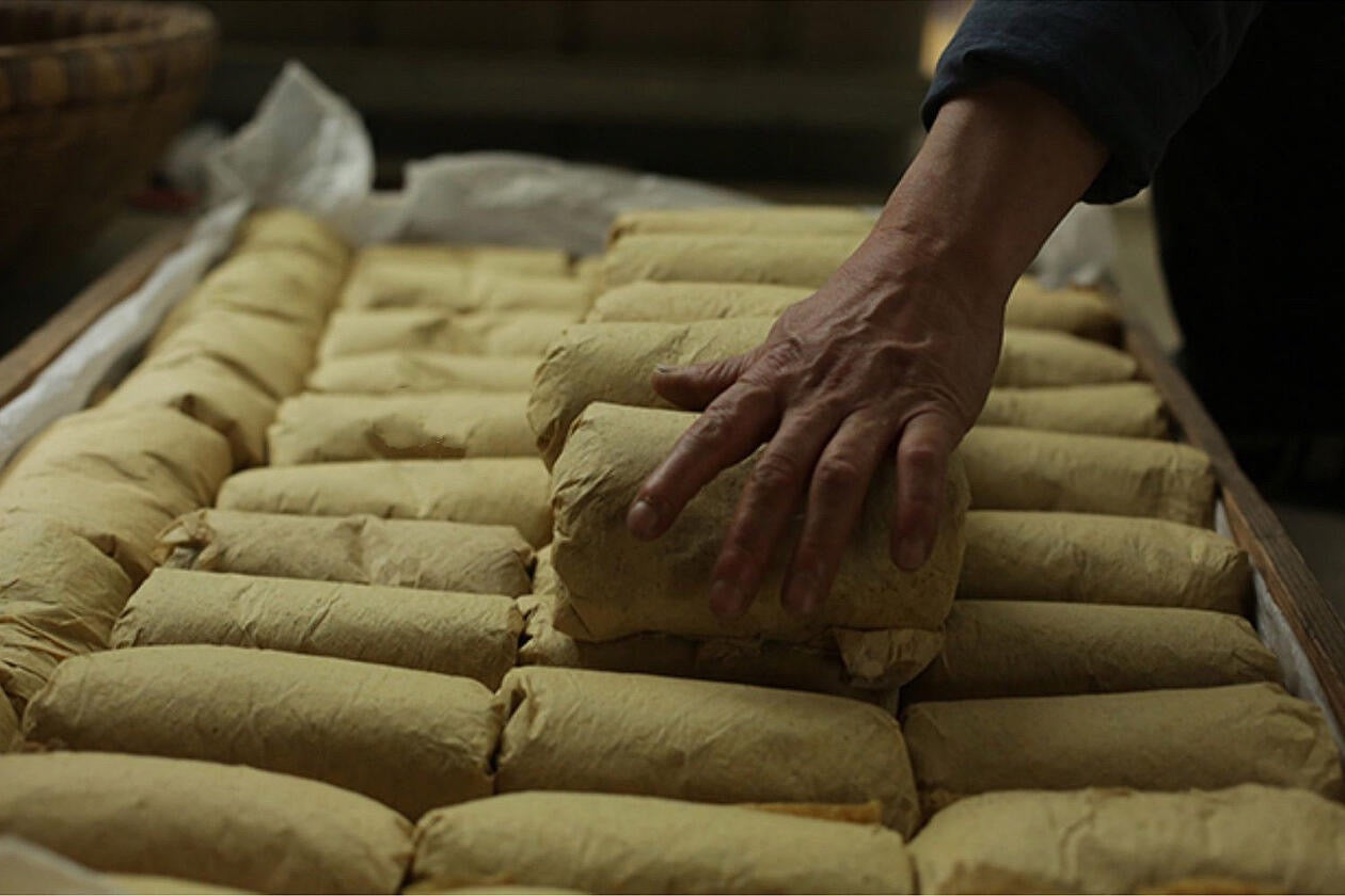 Chinese Premium Yellow Tea Mengding Mountain Yellow Buds Tea First Spring Harvest Sichuan Yellow Tea