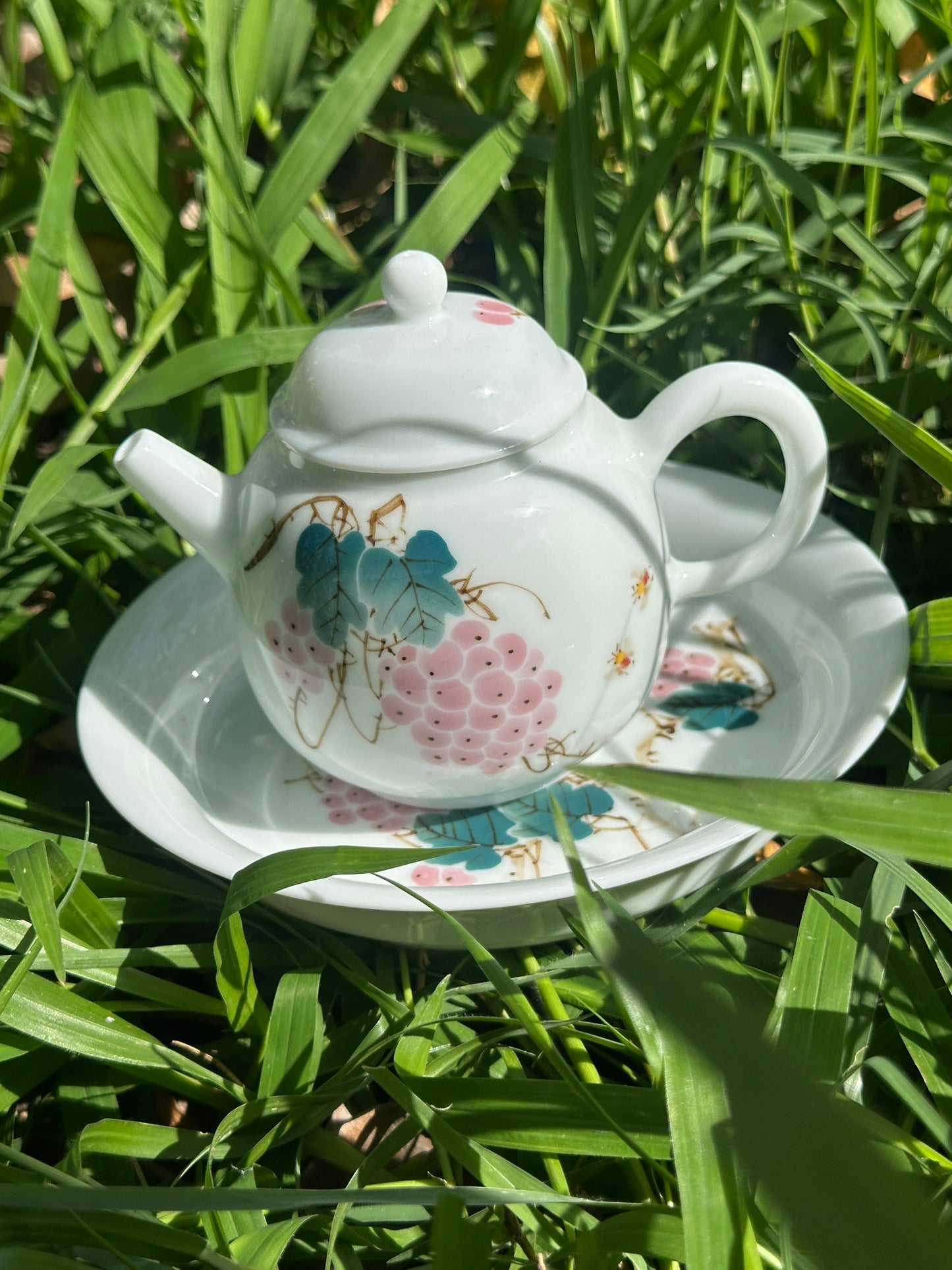 Handpainted Chinese Freehand Brush Work Grape Pattern Teapot Set