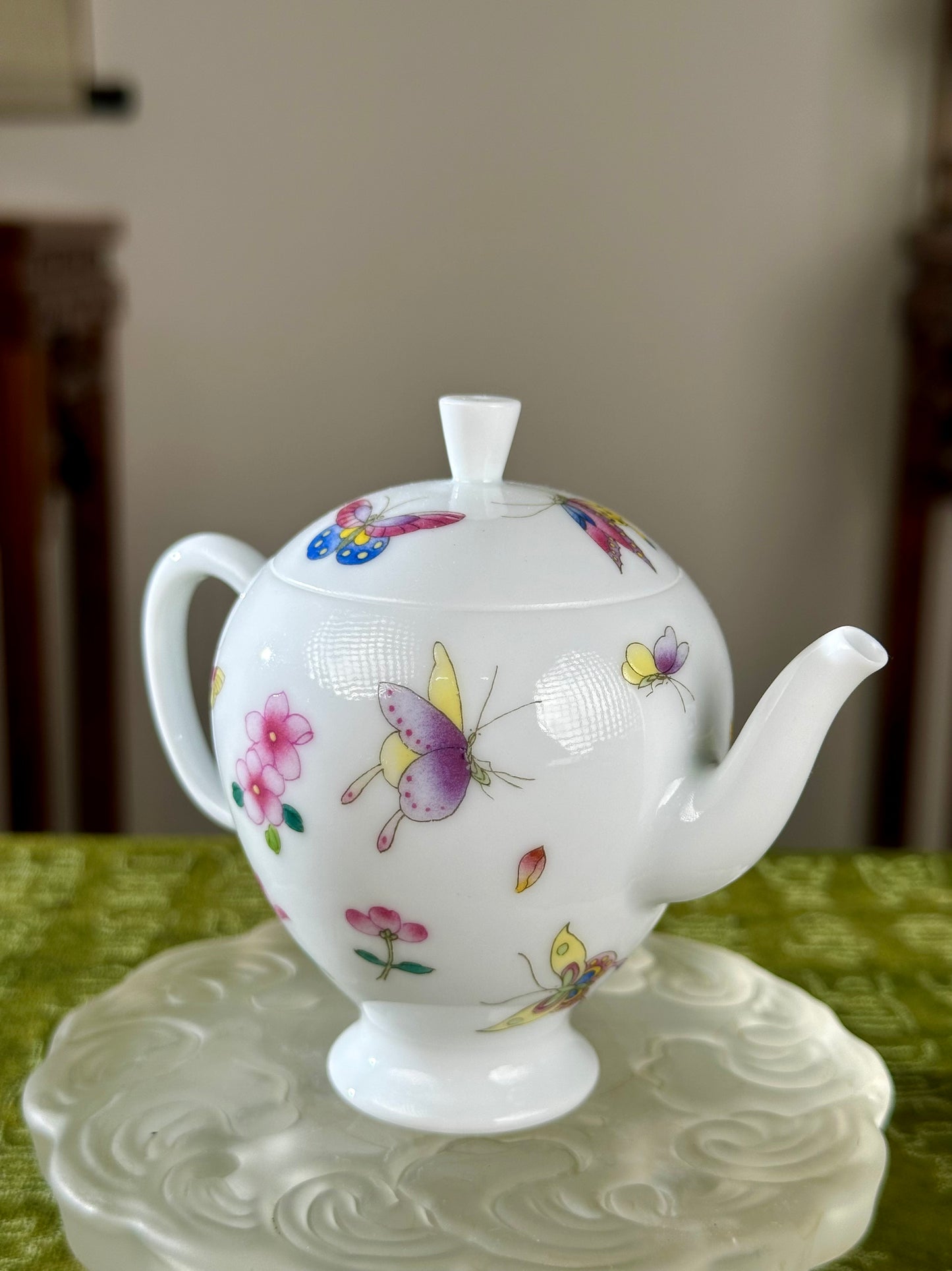 Handpainted Chinese Enamel Flower Butterfly Traditional White Porcelain Artwork Teapot