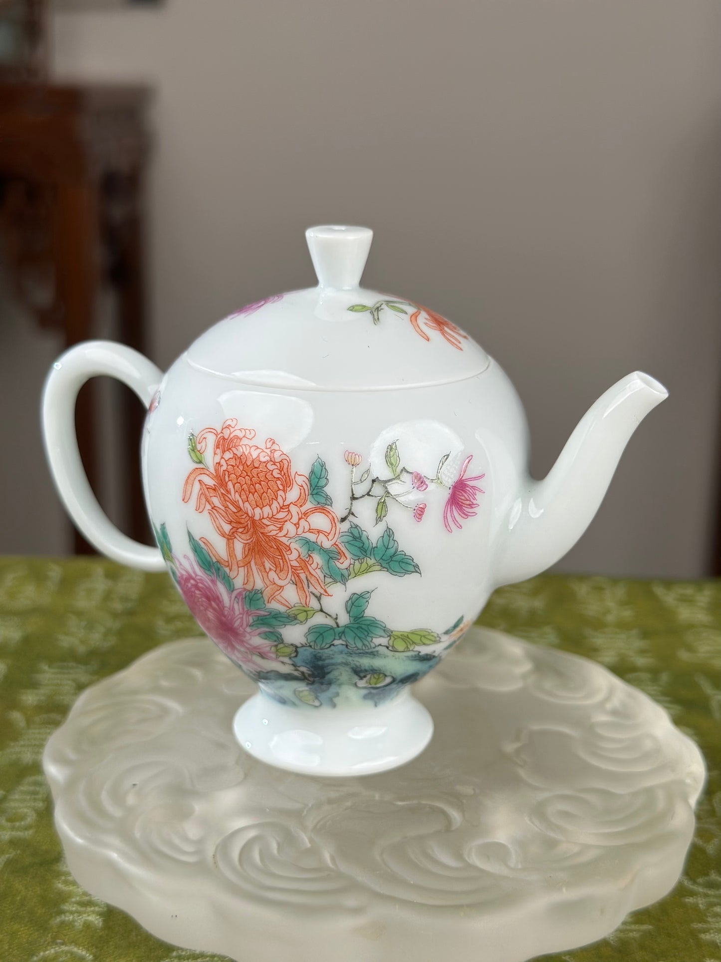 Handpainted Chinese Enamel Chrysanthemum Flower White Porcelain Artwork Teapot