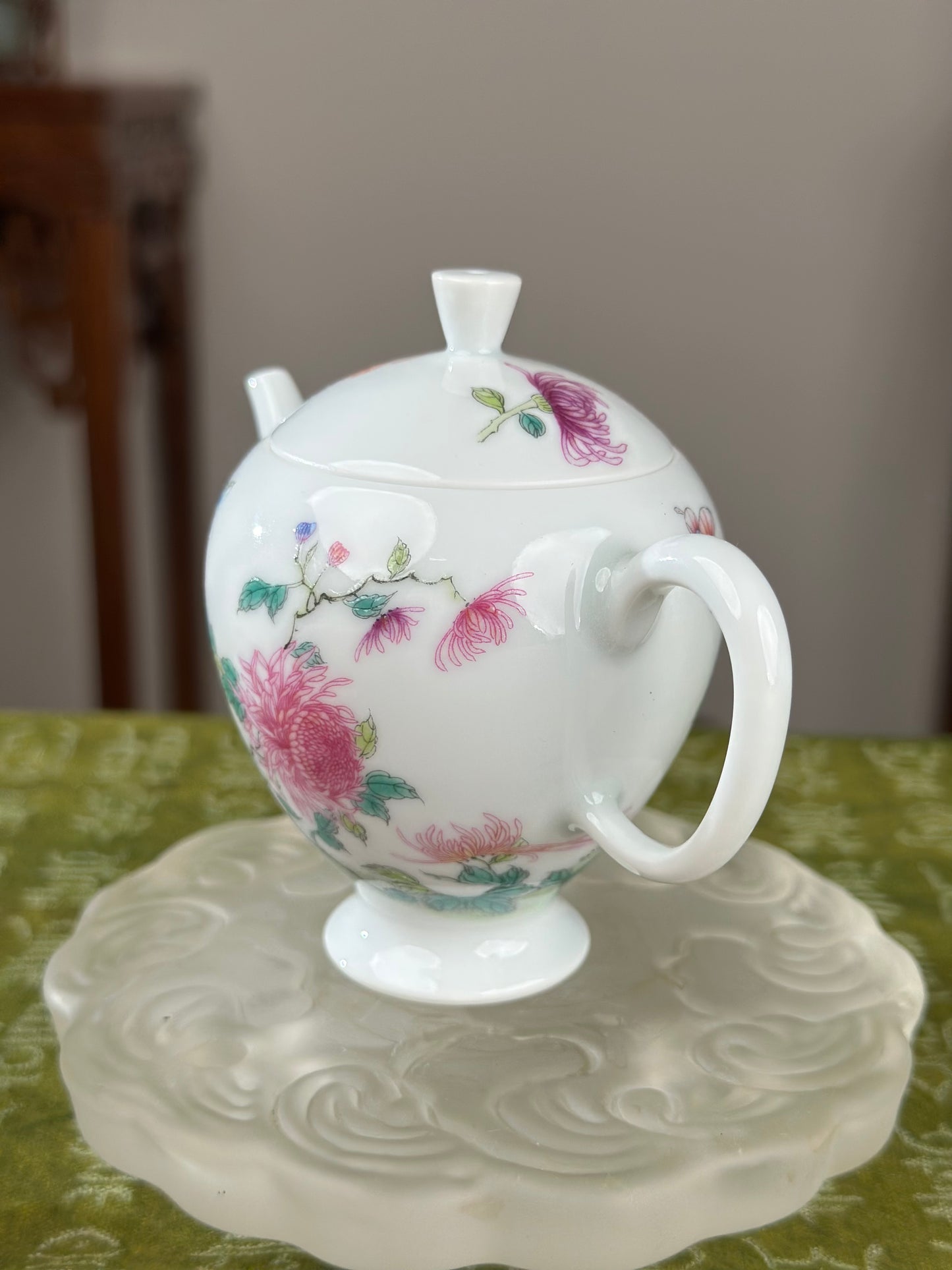Handpainted Chinese Enamel Chrysanthemum Flower White Porcelain Artwork Teapot