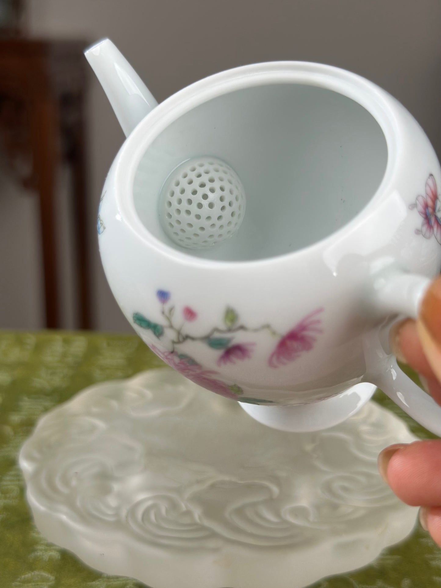 Handpainted Chinese Enamel Chrysanthemum Flower White Porcelain Artwork Teapot