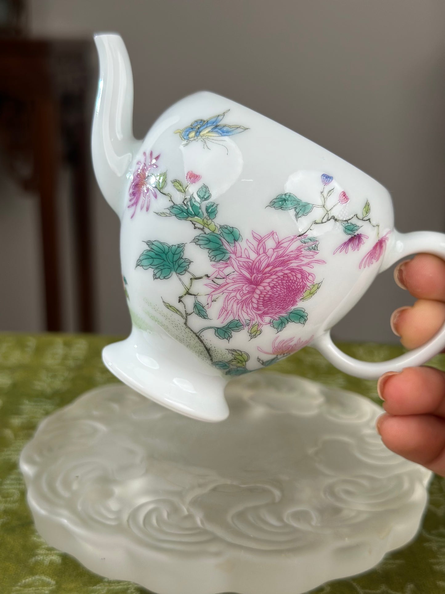 Handpainted Chinese Enamel Chrysanthemum Flower White Porcelain Artwork Teapot