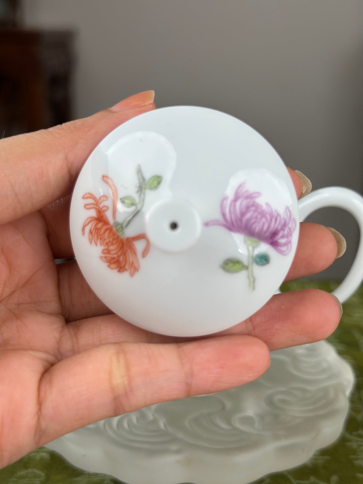 Handpainted Chinese Enamel Chrysanthemum Flower White Porcelain Artwork Teapot