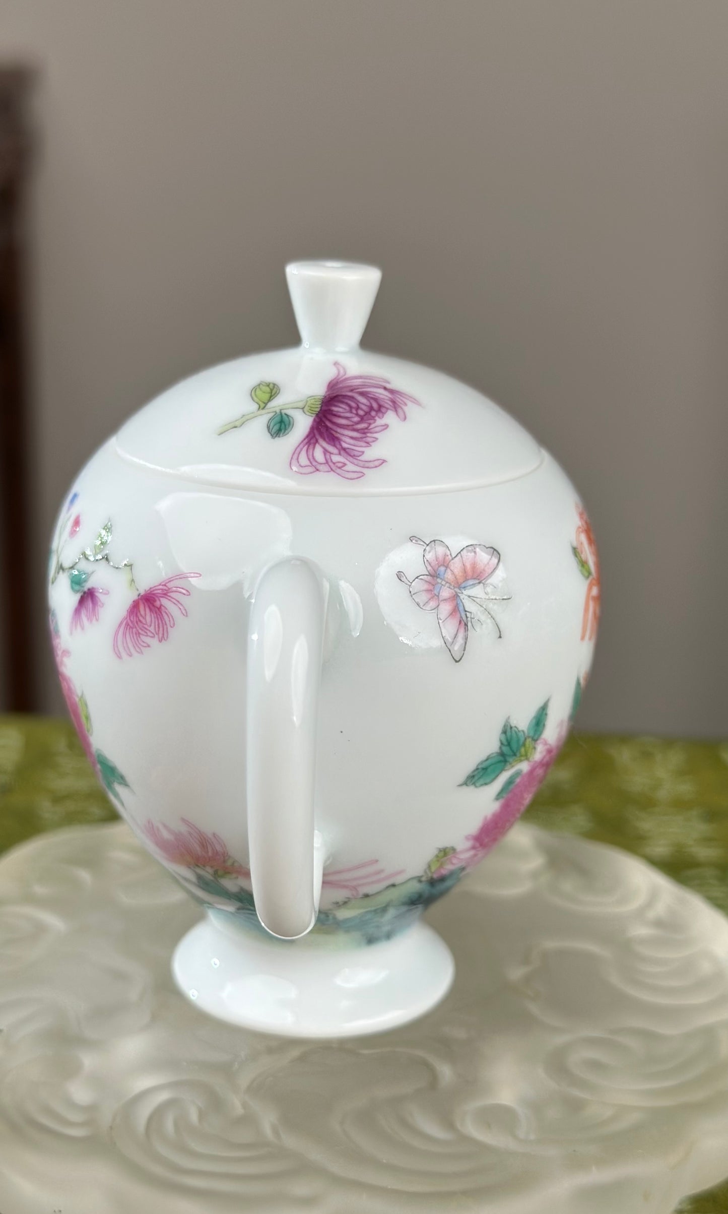 Handpainted Chinese Enamel Chrysanthemum Flower White Porcelain Artwork Teapot