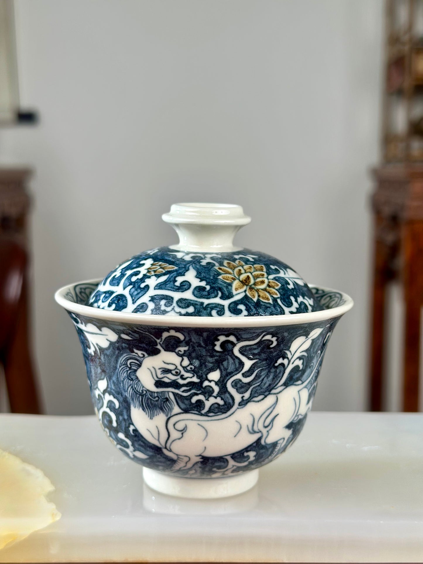 Handpainted Chinese Luxious Underglaze Gold Youlijin Traditional Lion Pattern Masterpiece Gaiwan Set Artwork Teacup