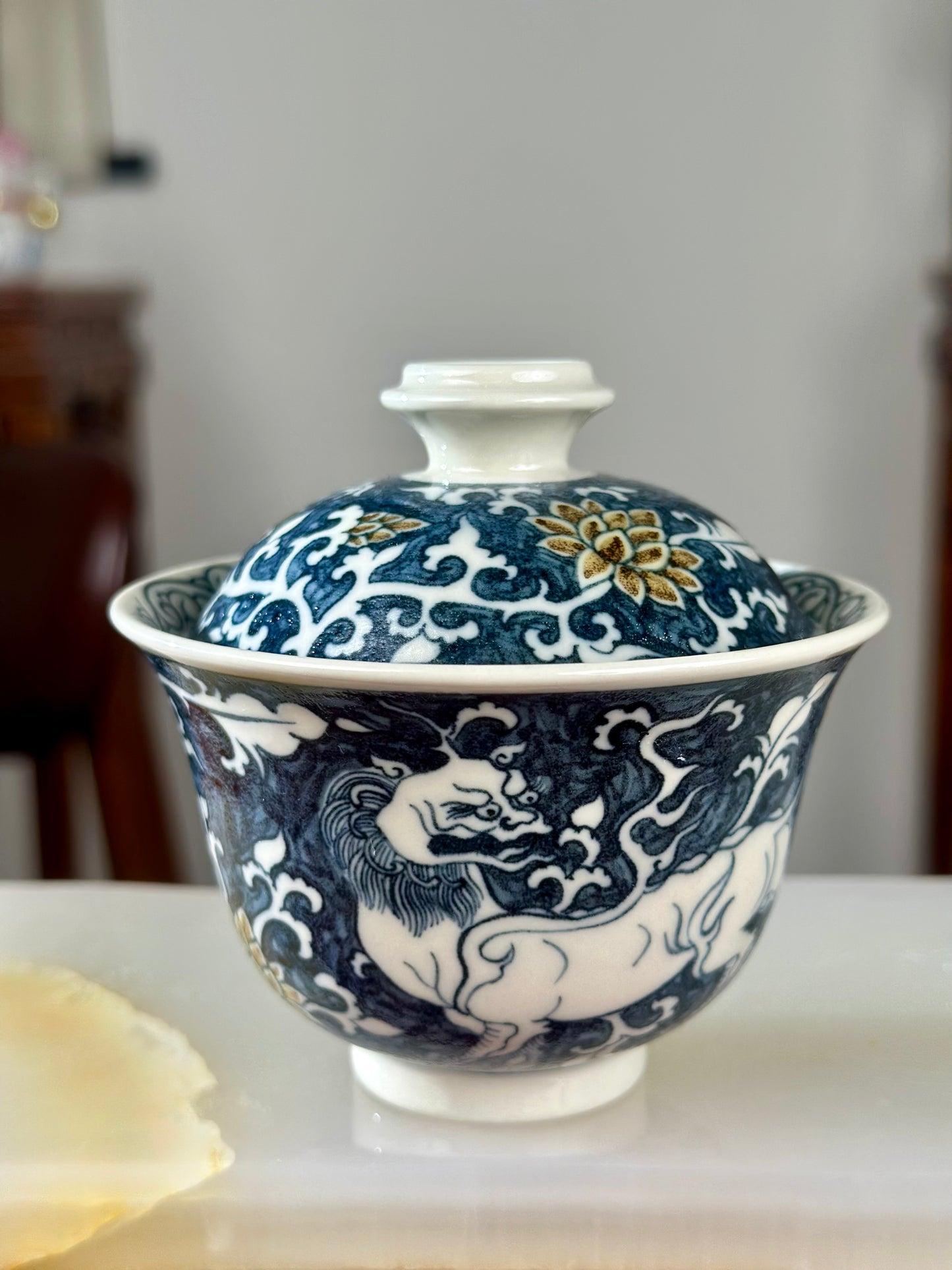 Handpainted Chinese Luxious Underglaze Gold Youlijin Traditional Lion Pattern Masterpiece Gaiwan Set Artwork Teacup