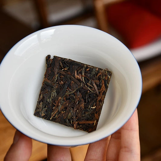 Chinese Yunnan Gushu Sun-dried Black Tea Aged Tree Red Tea Dianhong Mini Tea Cake