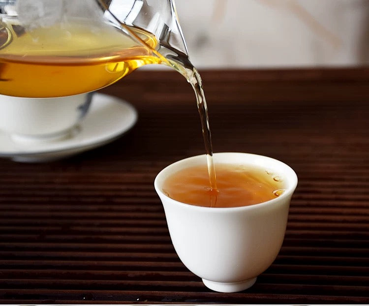 Chinese Yunnan Gushu Sun-dried Black Tea Aged Tree Red Tea Dianhong Mini Tea Cake