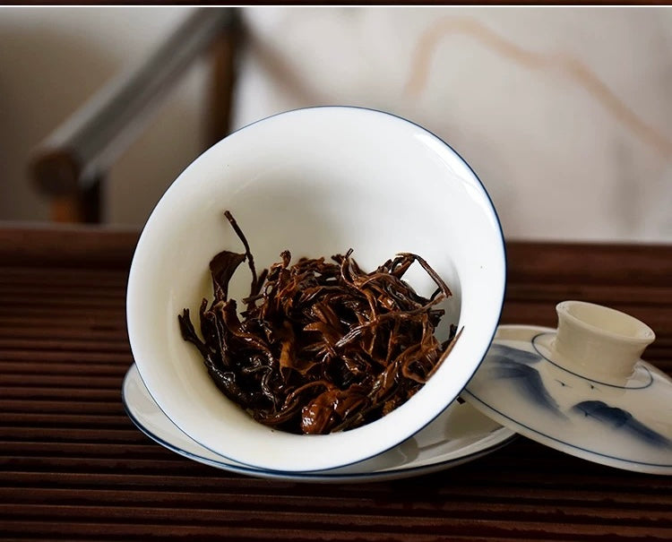 Chinese Yunnan Gushu Sun-dried Black Tea Aged Tree Red Tea Dianhong Mini Tea Cake