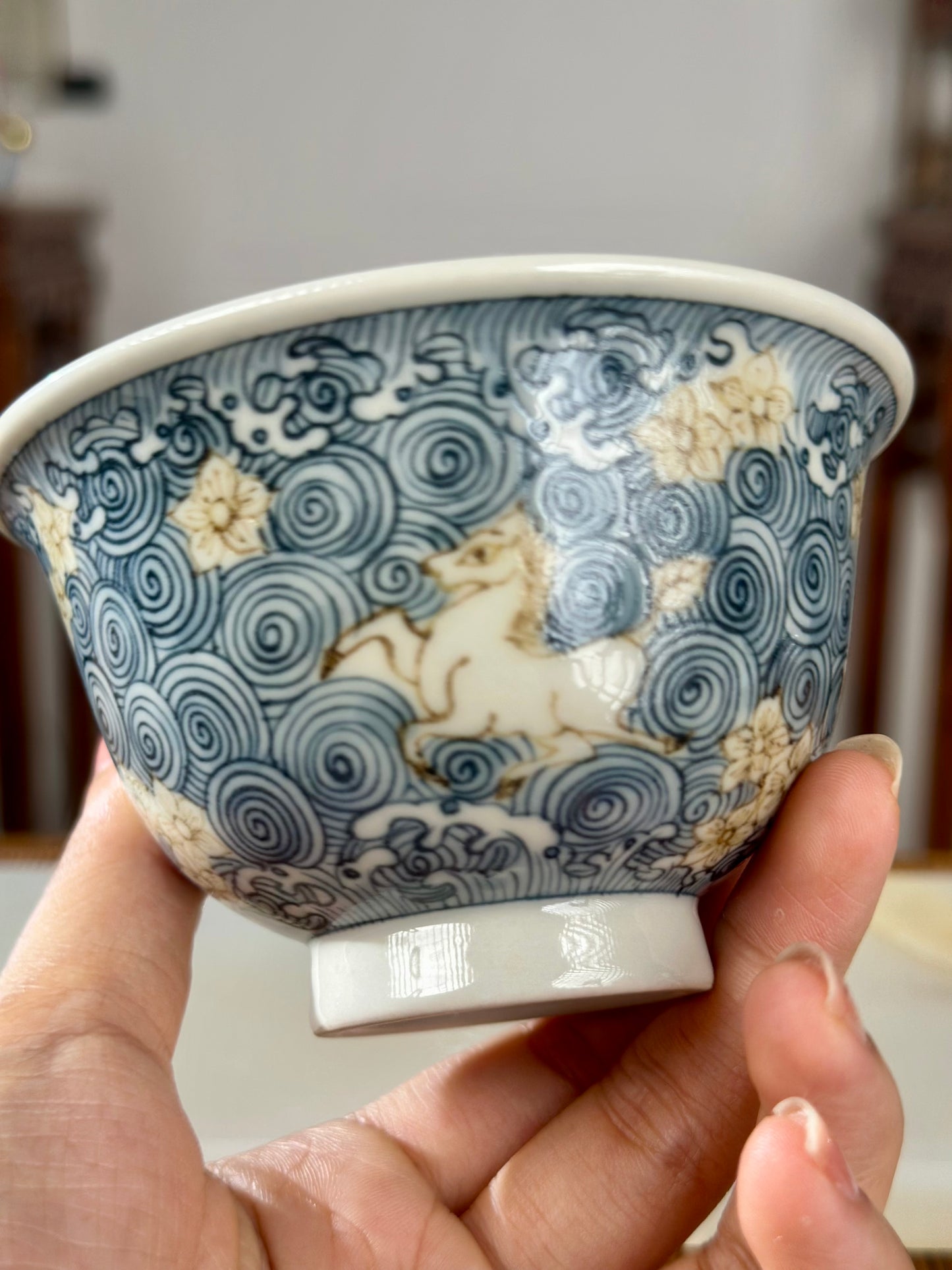Handpainted Chinese Luxious Blue White Porcelain Underglaze Gold Youlijin Horse Flower Ocean Wave Pattern Gaiwan Set Artwork Teacup