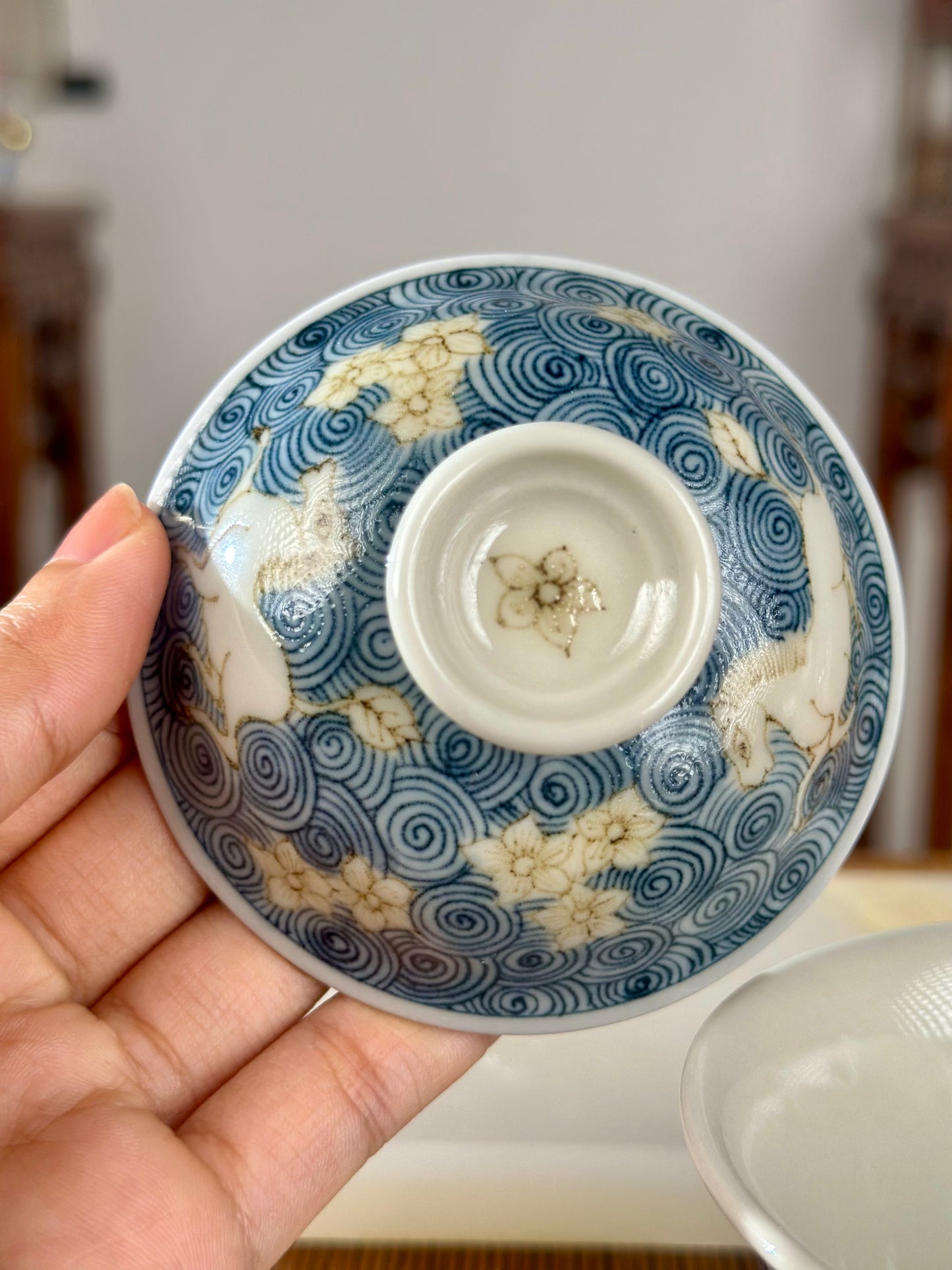Handpainted Chinese Luxious Blue White Porcelain Underglaze Gold Youlijin Horse Flower Ocean Wave Pattern Gaiwan Set Artwork Teacup