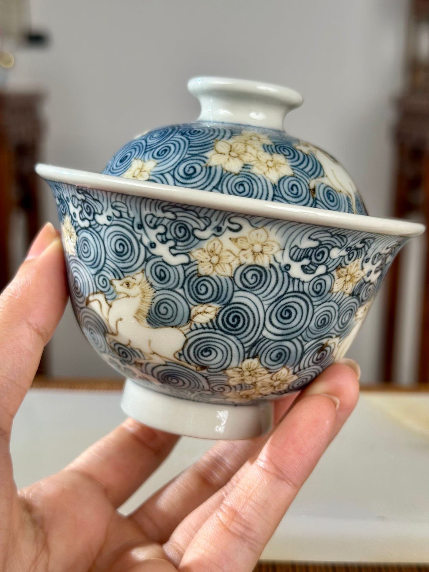 Handpainted Chinese Luxious Blue White Porcelain Underglaze Gold Youlijin Horse Flower Ocean Wave Pattern Gaiwan Set Artwork Teacup