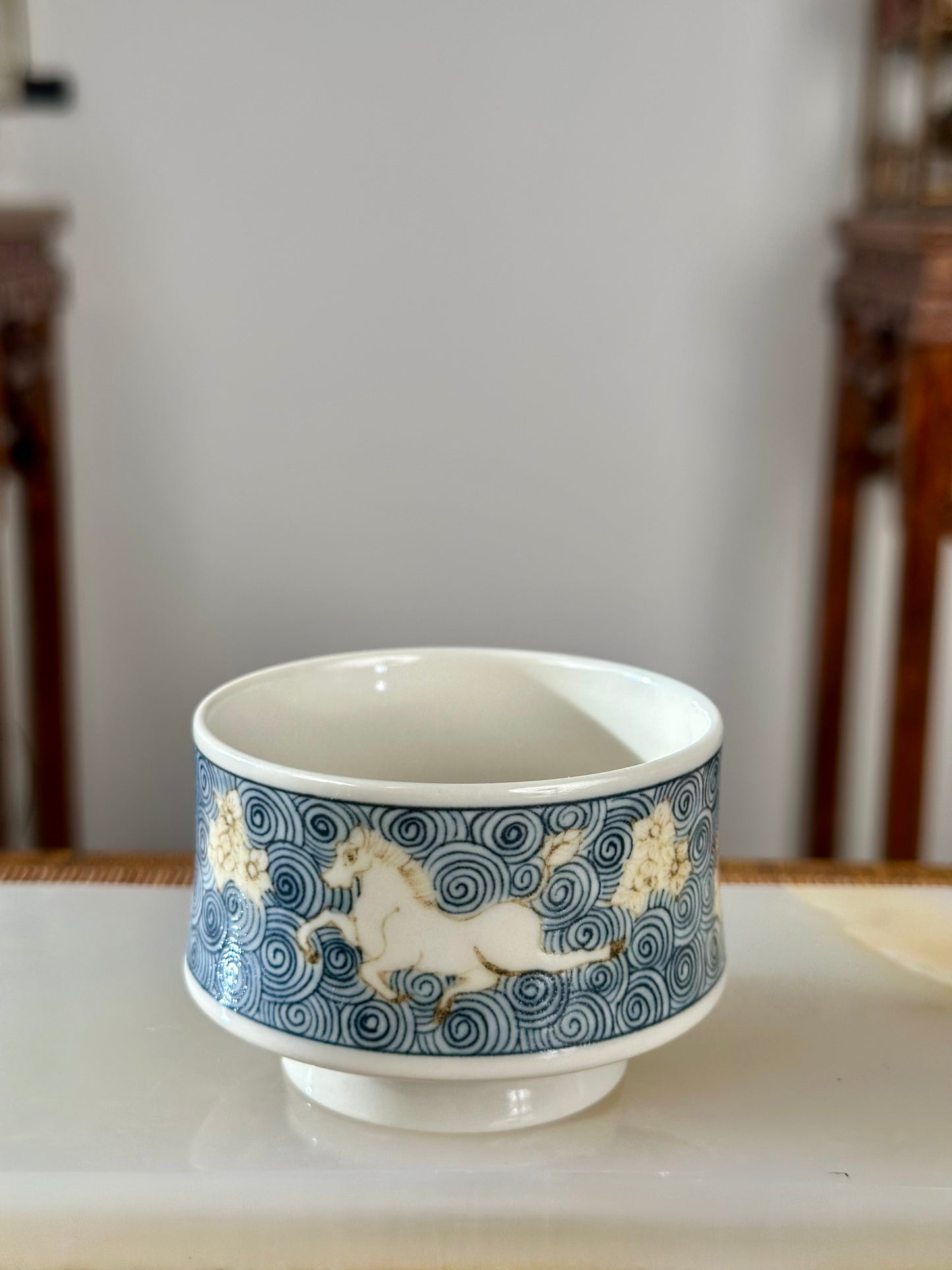 Handpainted Chinese Luxious Blue White Porcelain Underglaze Gold Youlijin Horse Flower Ocean Wave Pattern Gaiwan Set Artwork Teacup