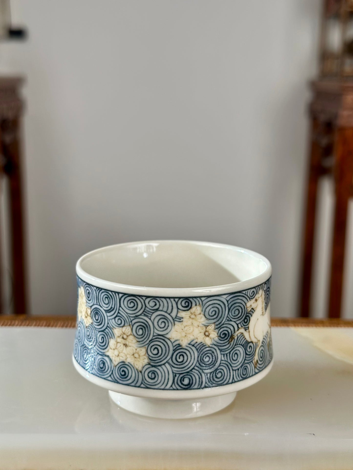 Handpainted Chinese Luxious Blue White Porcelain Underglaze Gold Youlijin Horse Flower Ocean Wave Pattern Gaiwan Set Artwork Teacup