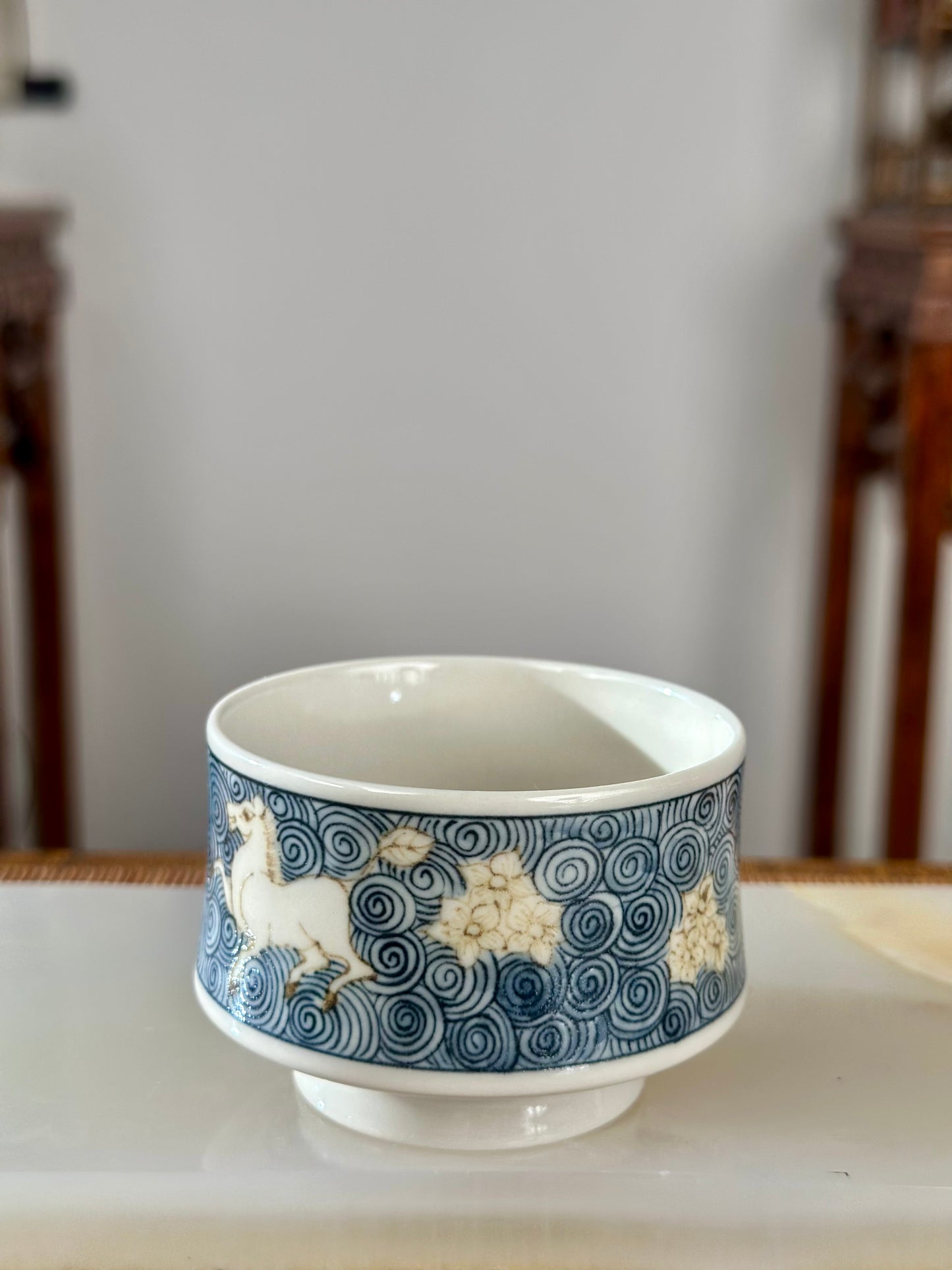 Handpainted Chinese Luxious Blue White Porcelain Underglaze Gold Youlijin Horse Flower Ocean Wave Pattern Gaiwan Set Artwork Teacup