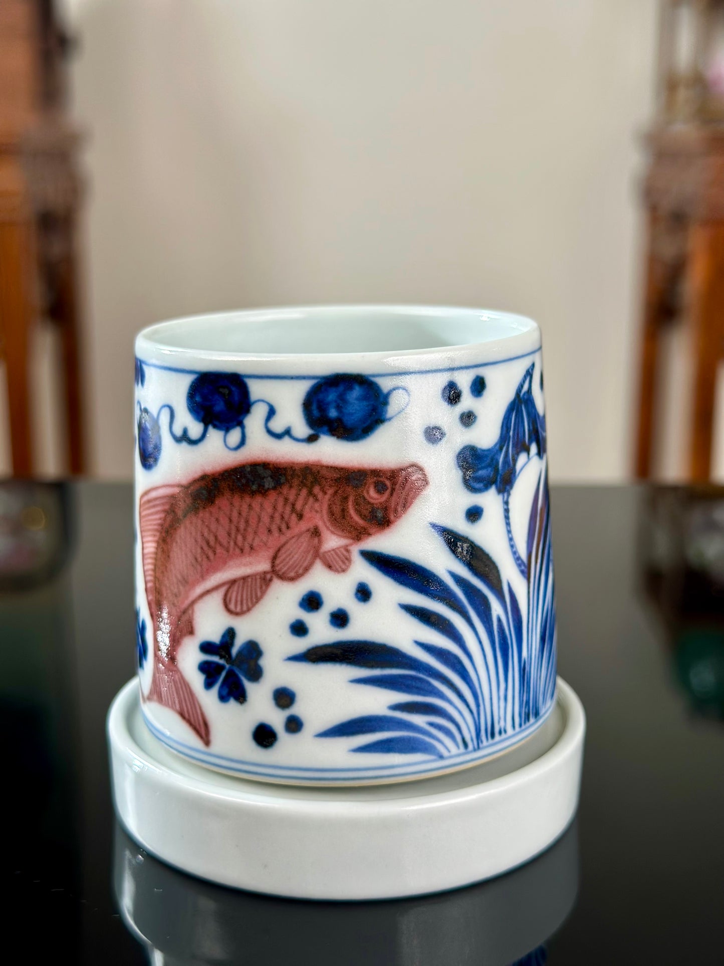 Handpainted Chinese Traditional Gui Fish Pattern Blue and White Underglaze Red Youlihong Porcelain Jingdezhen Rotating Teacup