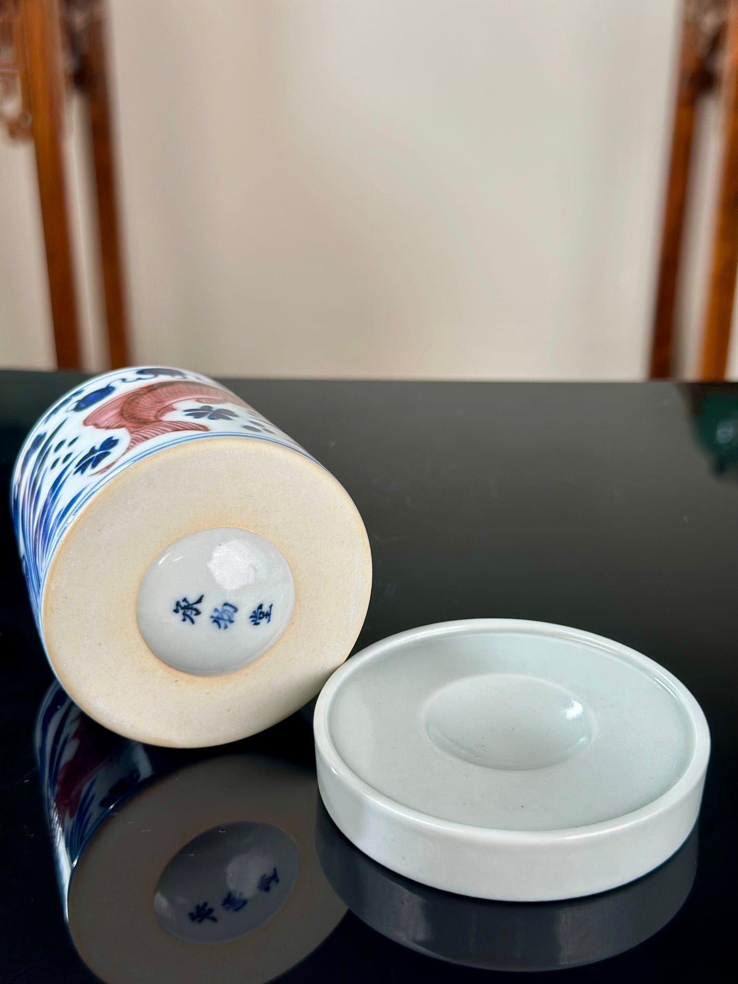 Handpainted Chinese Traditional Gui Fish Pattern Blue and White Underglaze Red Youlihong Porcelain Jingdezhen Rotating Teacup