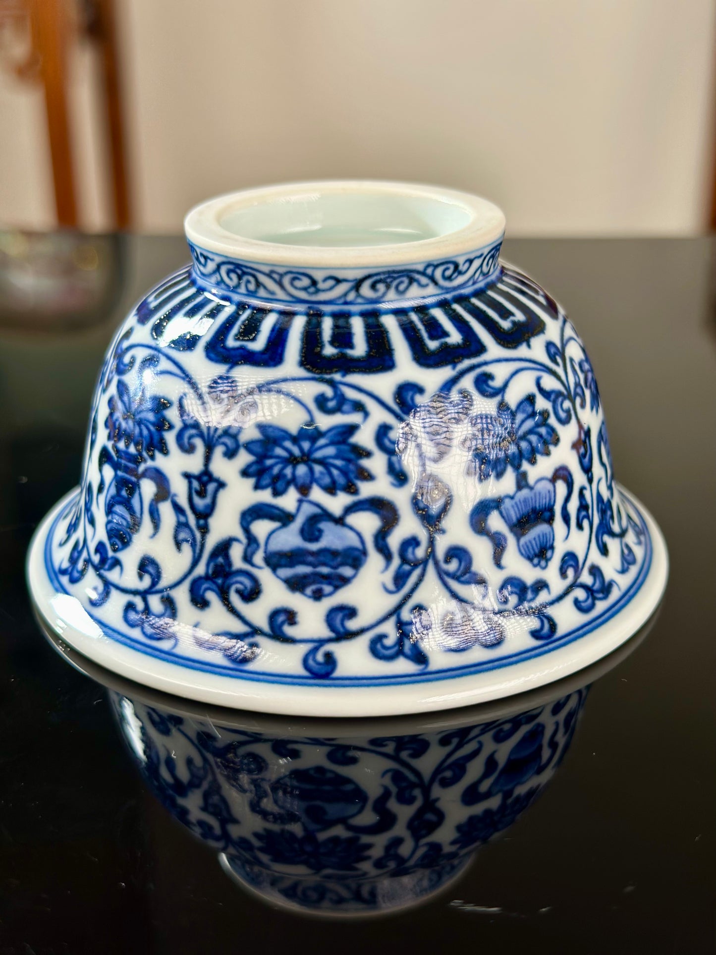 Handcrafted Chinese Hand Painted Chinese Blue and White Porcelain Lotus Flower Ceramic Artwork Teacup