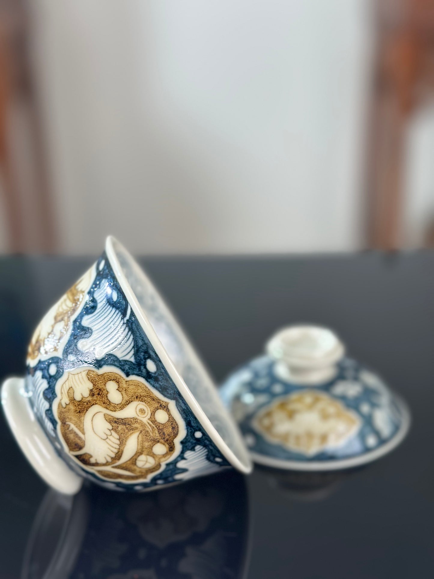 Handpainted Chinese Luxious Blue White Porcelain Underglaze Gold Youlijin Classic Heron and Lotus Pattern Masterpiece Gaiwan Teacup Set Artwork