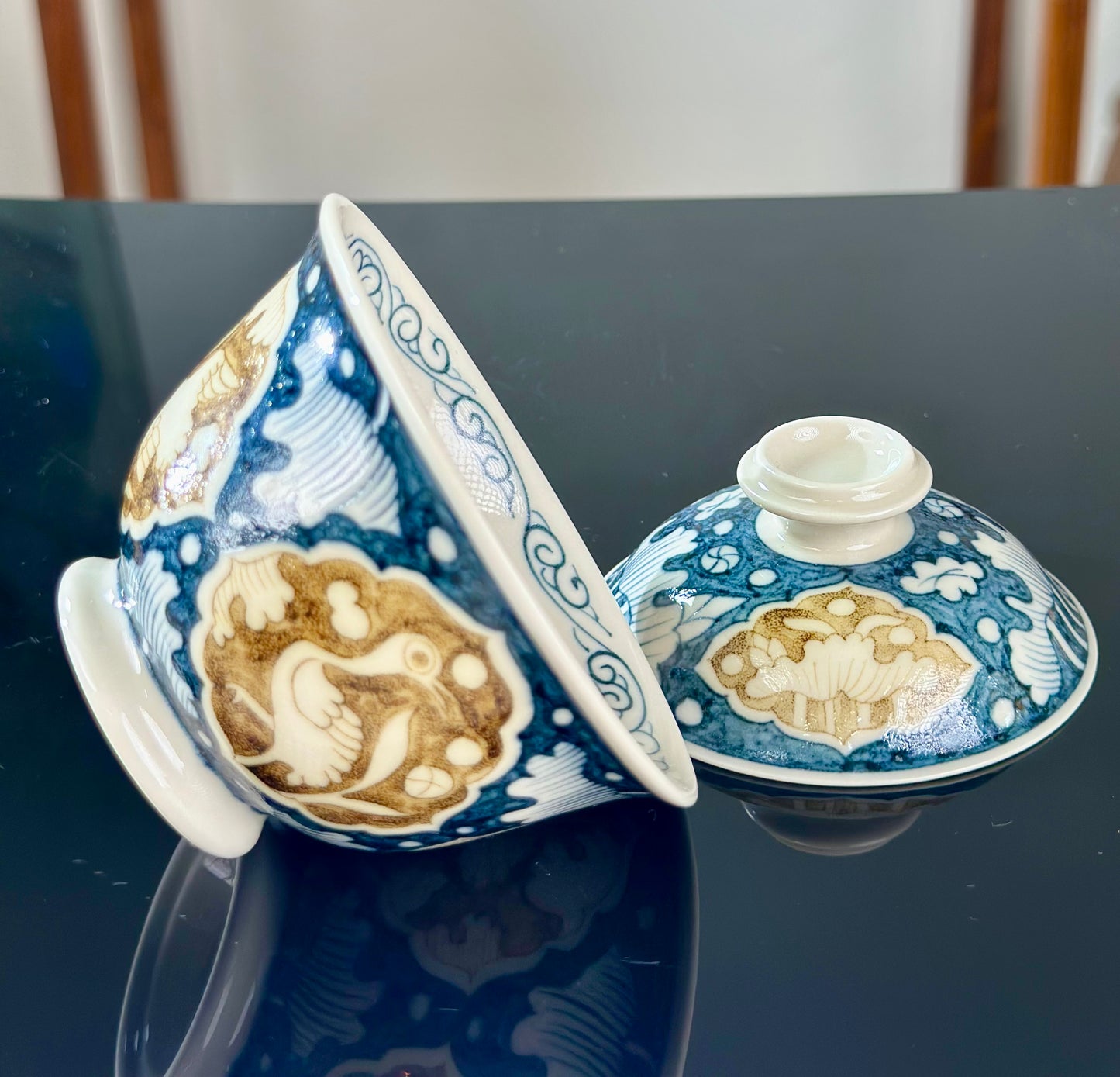 Handpainted Chinese Luxious Blue White Porcelain Underglaze Gold Youlijin Classic Heron and Lotus Pattern Masterpiece Gaiwan Teacup Set Artwork