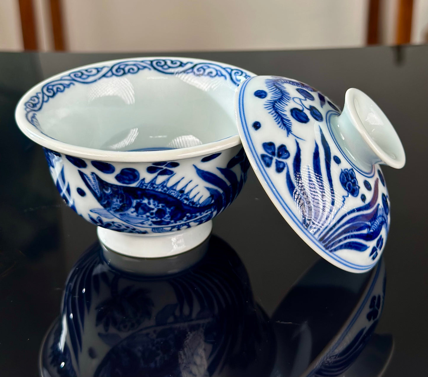 Hand Painted Chinese Blue and White Porcelain Fish and Algae Pattern Teacup Jingdezhen Master Ceramic Artwork