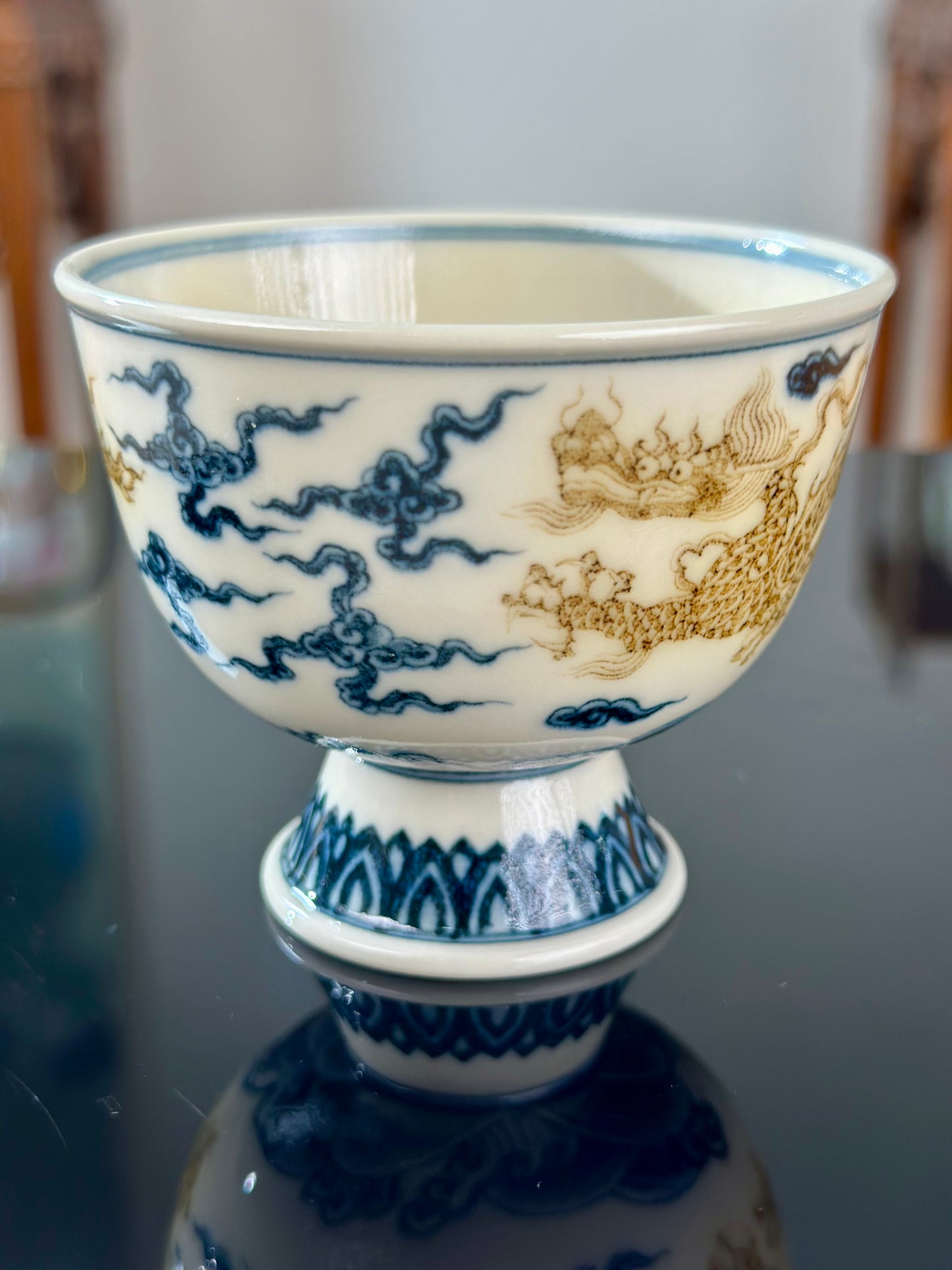Handpainted Chinese Luxious Blue White Porcelain Underglaze Gold Youlijin Classic Xuande Double Dragon Pattern Artwork Teacup