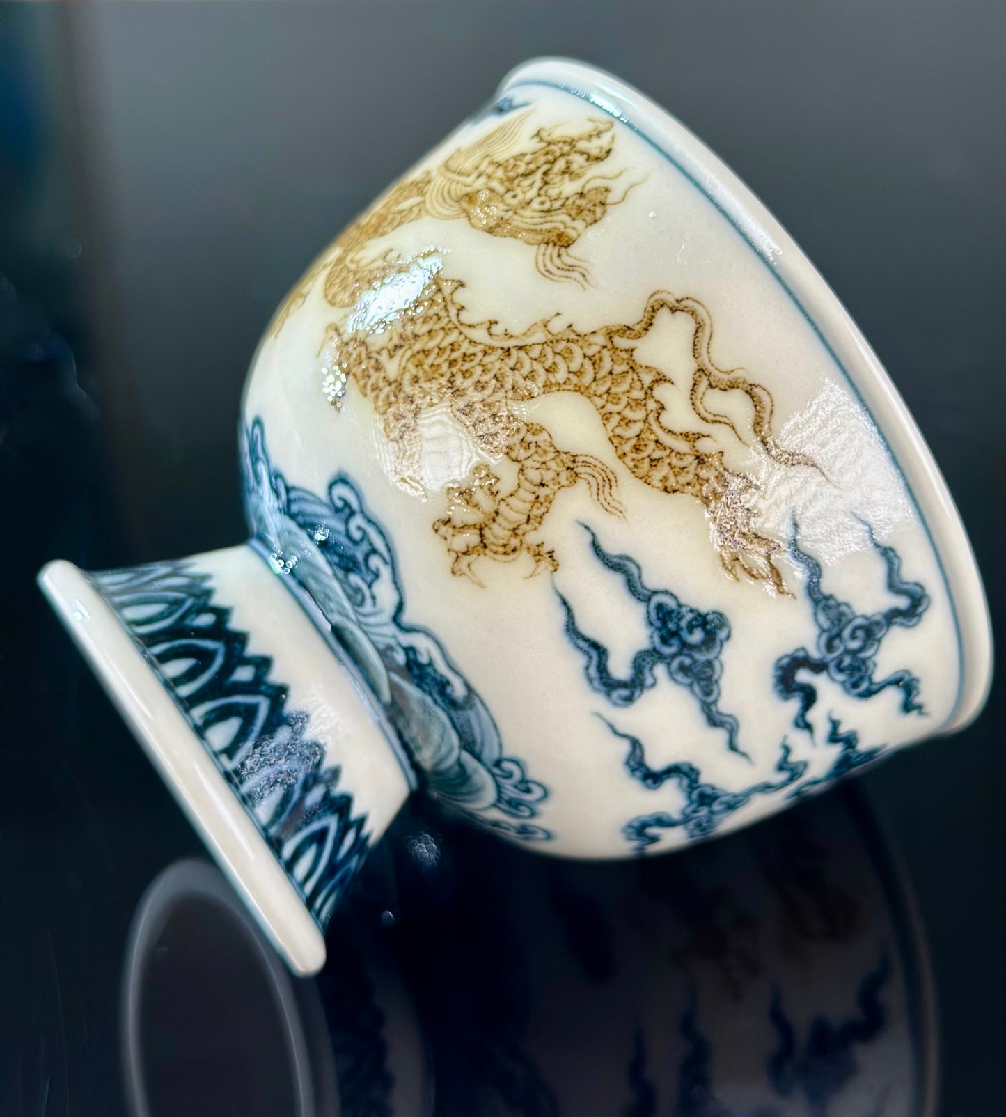 Handpainted Chinese Luxious Blue White Porcelain Underglaze Gold Youlijin Classic Xuande Double Dragon Pattern Artwork Teacup