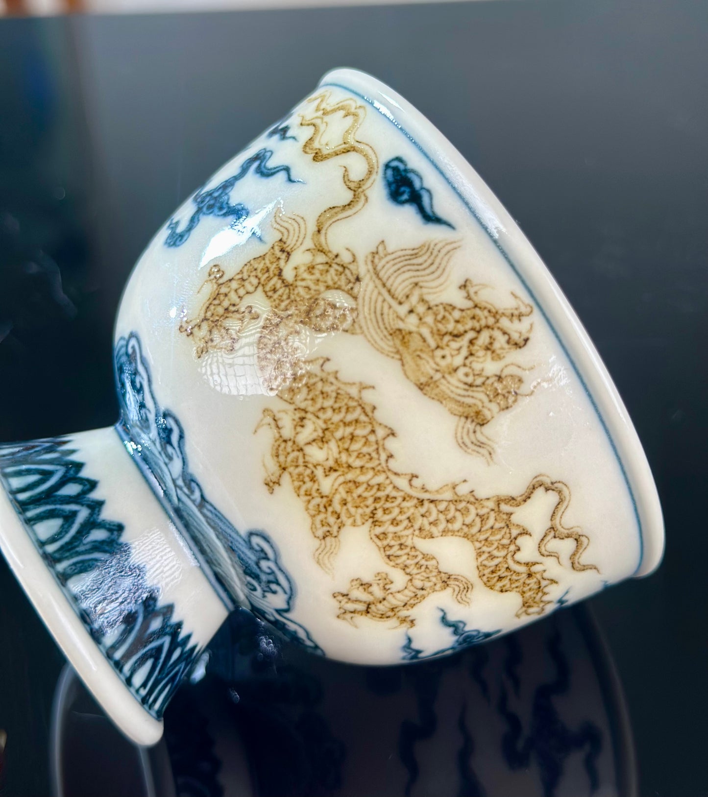 Handpainted Chinese Luxious Blue White Porcelain Underglaze Gold Youlijin Classic Xuande Double Dragon Pattern Artwork Teacup