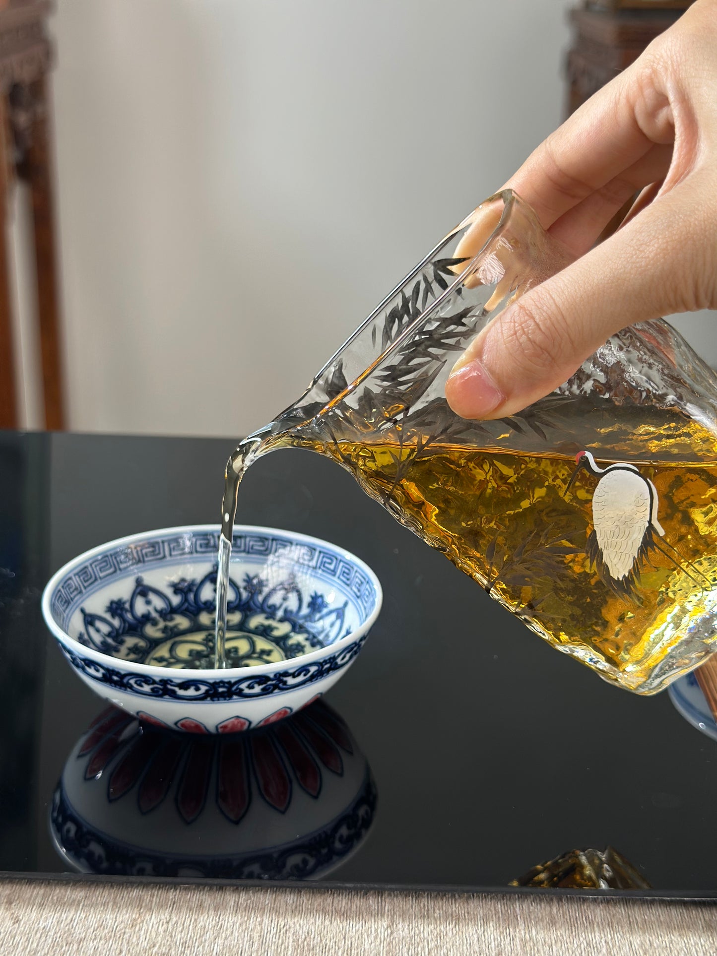 Handpainted High Quality High Borosilicate Chinese Traditional Crane Painting Gongdaobei Fair Cup 220ml