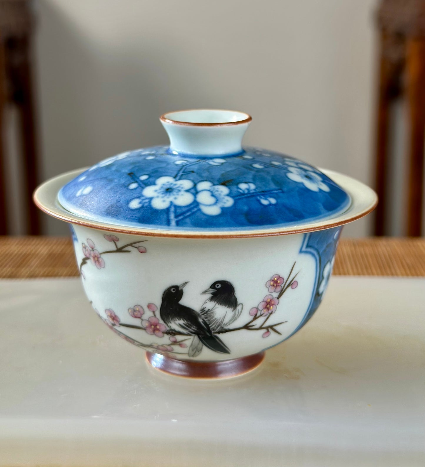 Handpainted Chinese High End Famille Rose Blue White Porcelain Gaiwan Flower and Megpie Bird Pattern Teapot