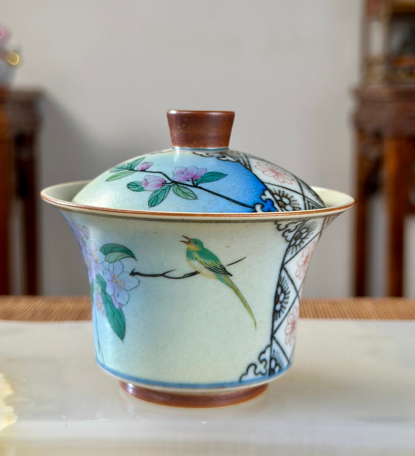 Handpainted Chinese High End Famille Rose Blue White Porcelain Gaiwan Flower and Bird Pattern Teapot