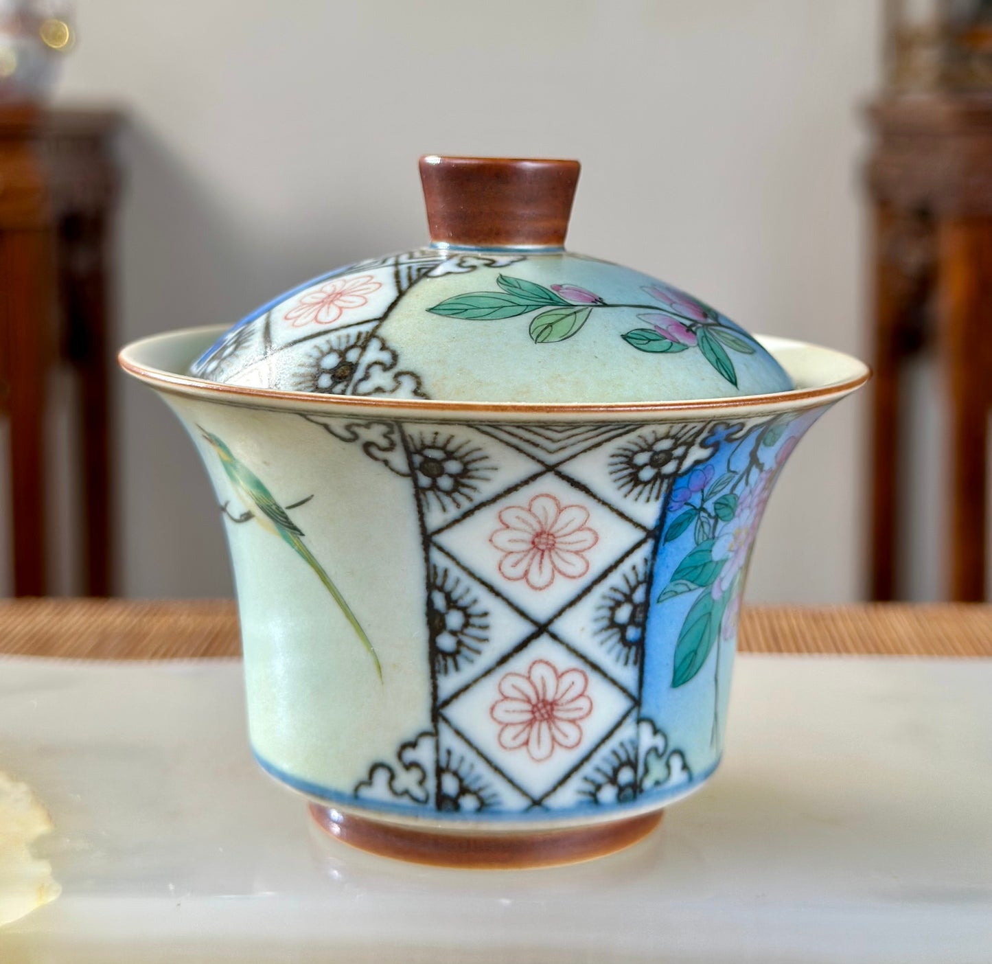 Handpainted Chinese High End Famille Rose Blue White Porcelain Gaiwan Flower and Bird Pattern Teapot