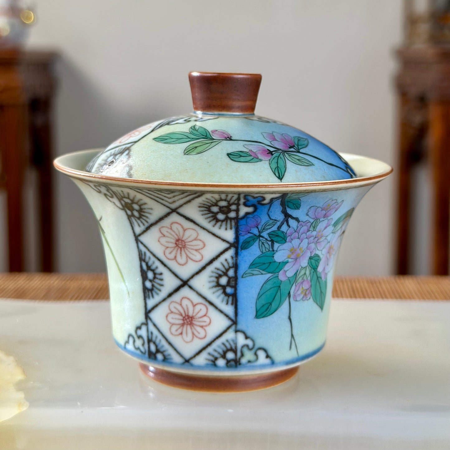 Handpainted Chinese High End Famille Rose Blue White Porcelain Gaiwan Flower and Bird Pattern Teapot