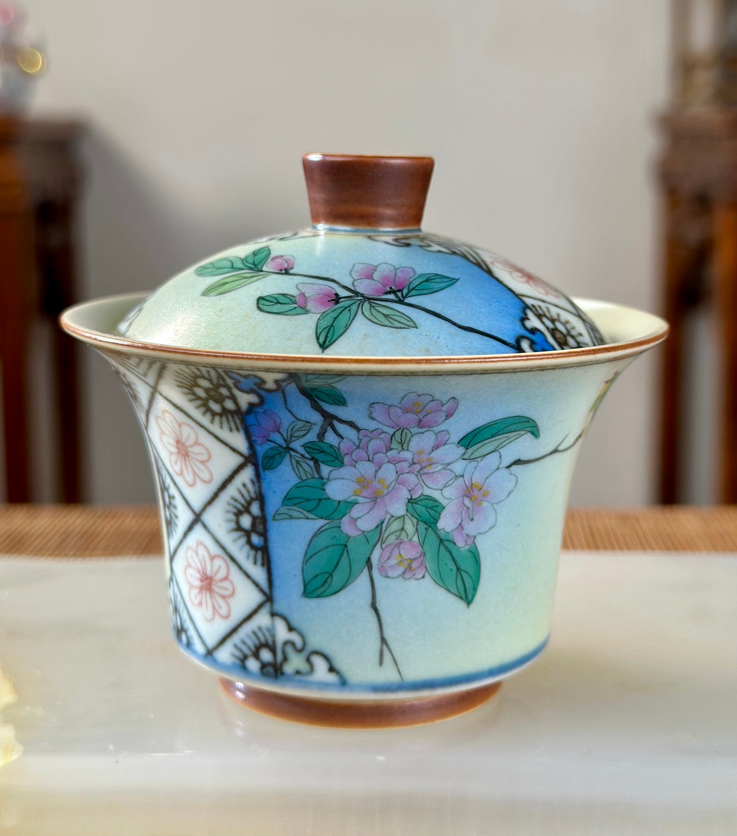 Handpainted Chinese High End Famille Rose Blue White Porcelain Gaiwan Flower and Bird Pattern Teapot