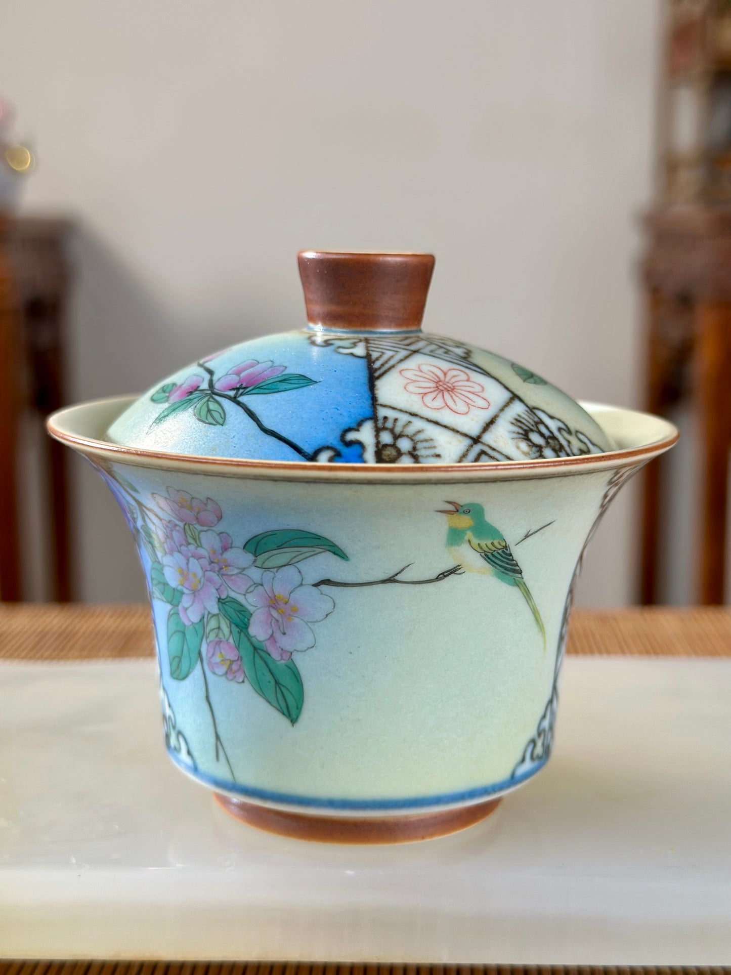 Handpainted Chinese High End Famille Rose Blue White Porcelain Gaiwan Flower and Bird Pattern Teapot