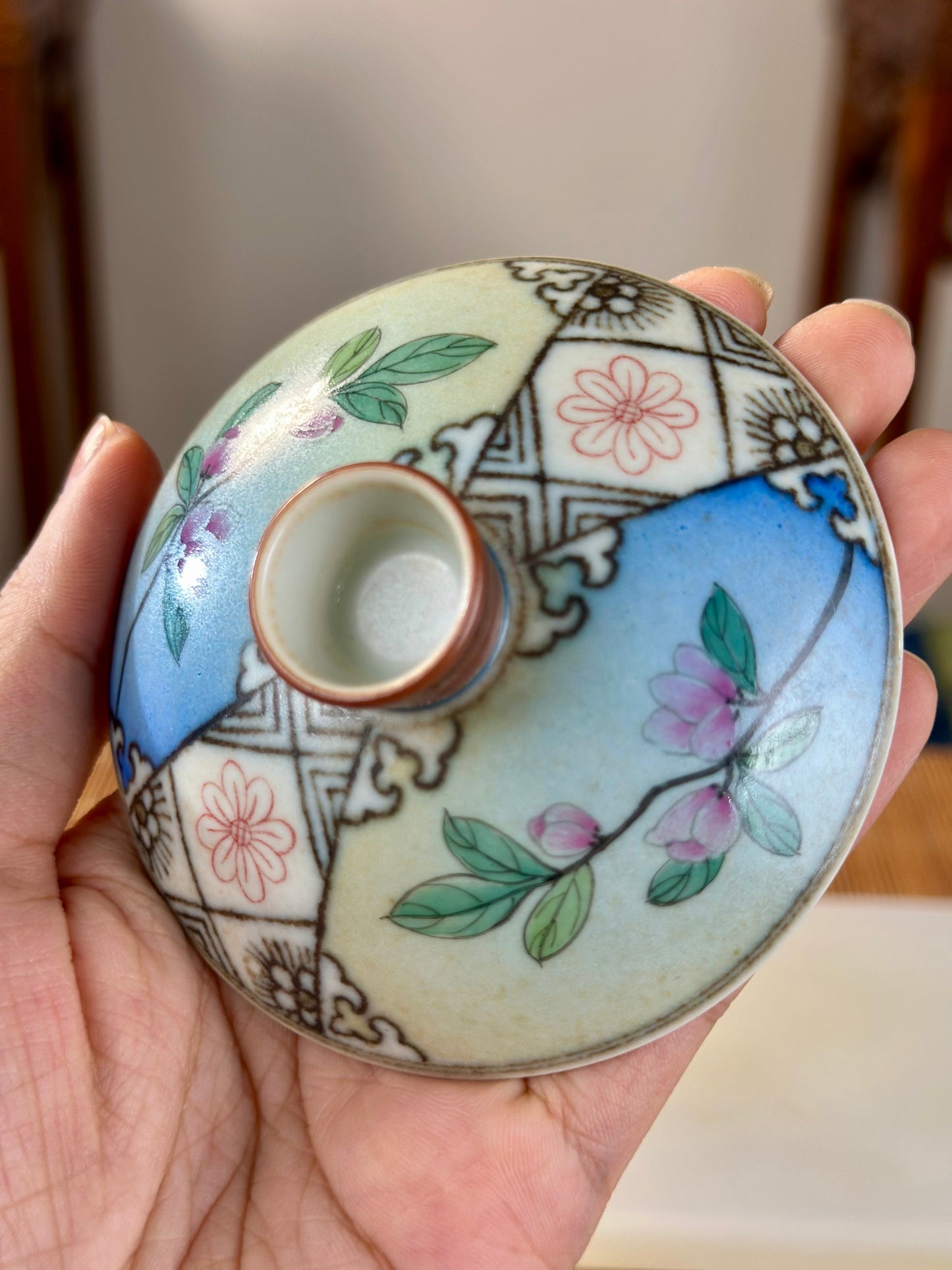 Handpainted Chinese High End Famille Rose Blue White Porcelain Gaiwan Flower and Bird Pattern Teapot