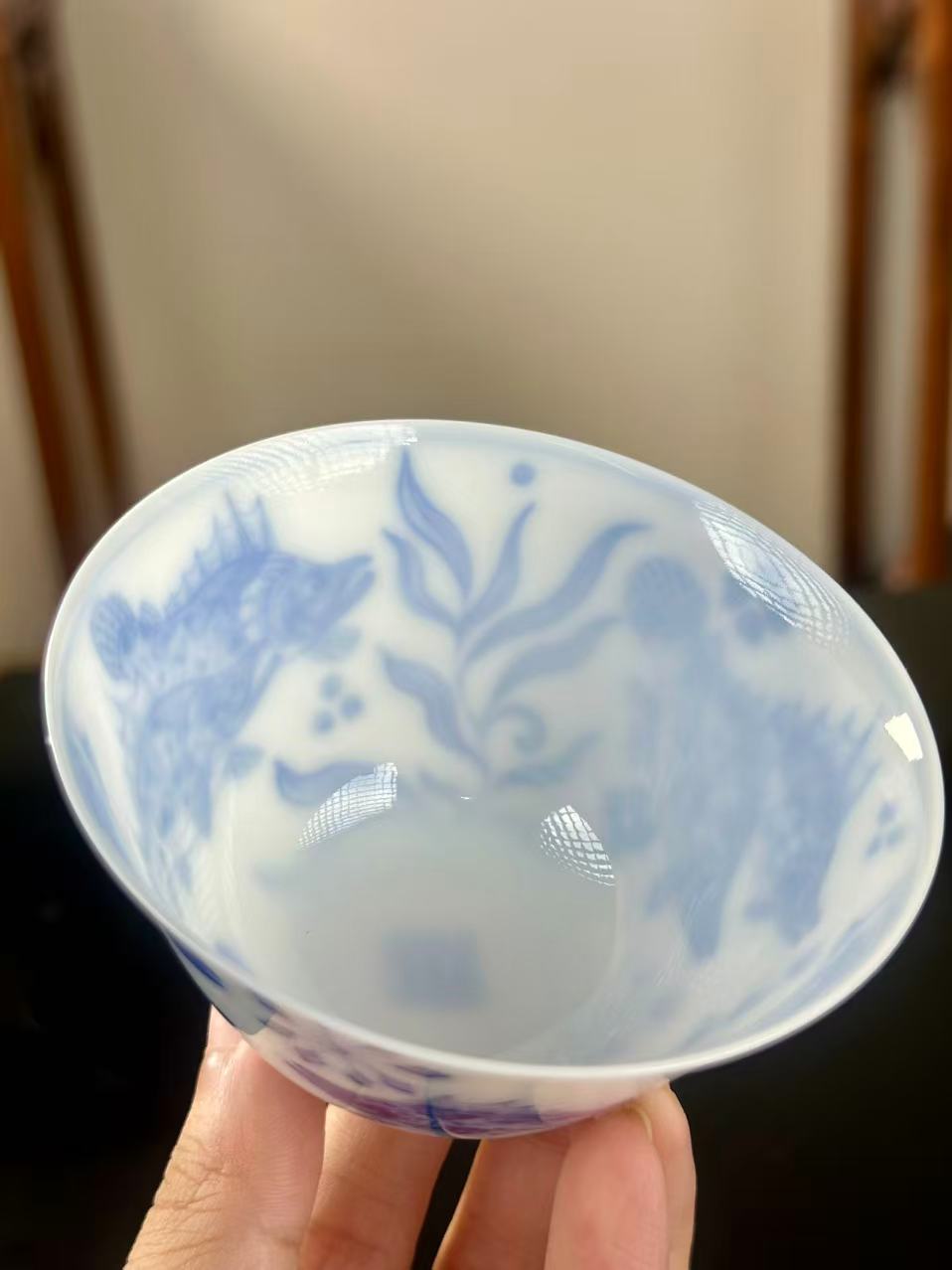 Handpainted Chinese Traditional Fish Pattern Blue and White Porcelain Jingdezhen Super Thin eacup